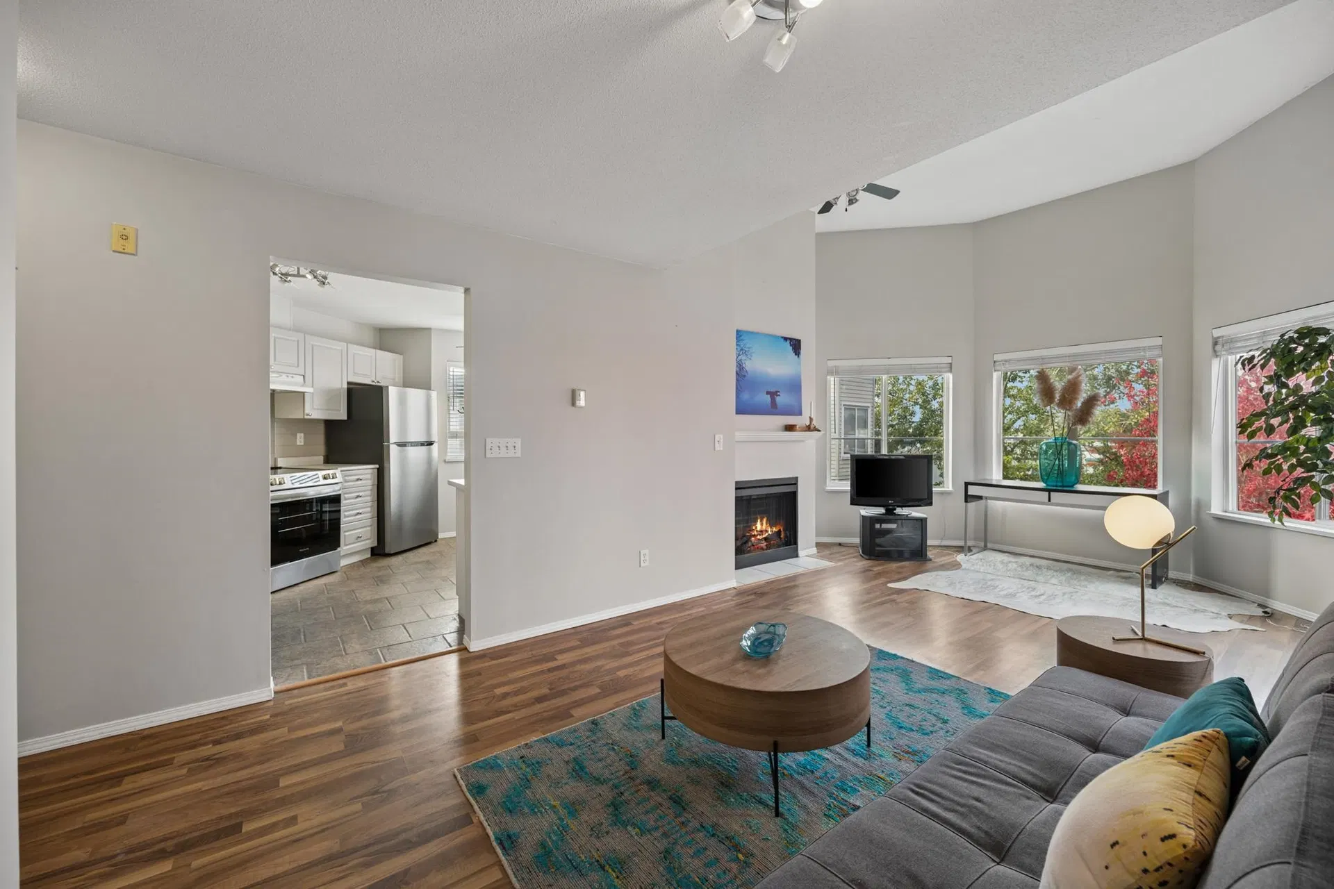 Photo 4 of 34 at #406 – 5765 Glover Road
