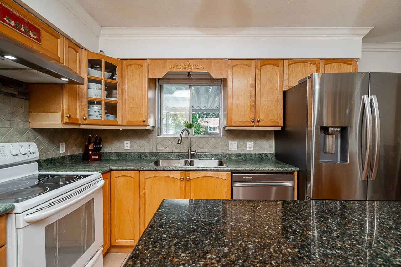 Photo 5 of 40 at 14523 89 Avenue