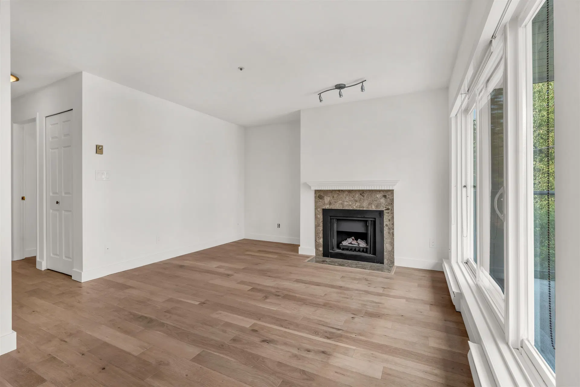 Photo 4 of 22 at #204 – 833 W 16th Avenue