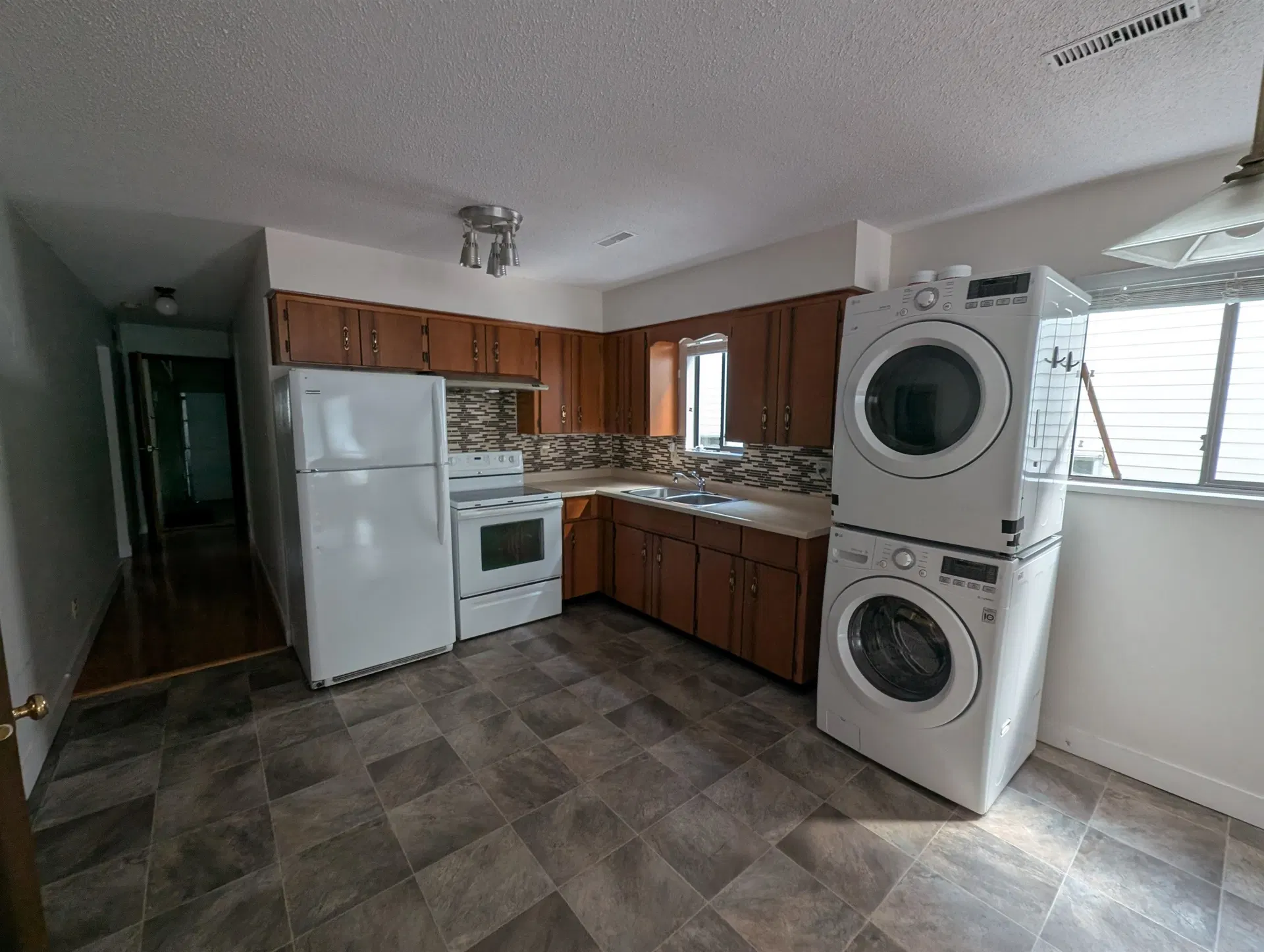 Photo 2 of 12 at 2759 Euclid Avenue