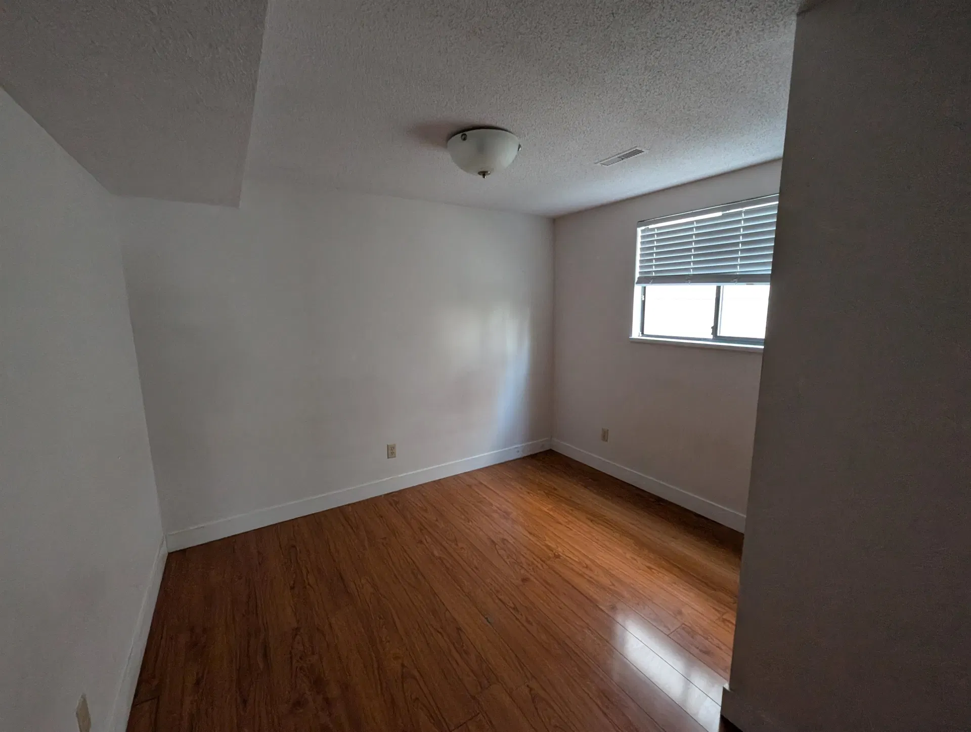 Photo 4 of 12 at 2759 Euclid Avenue
