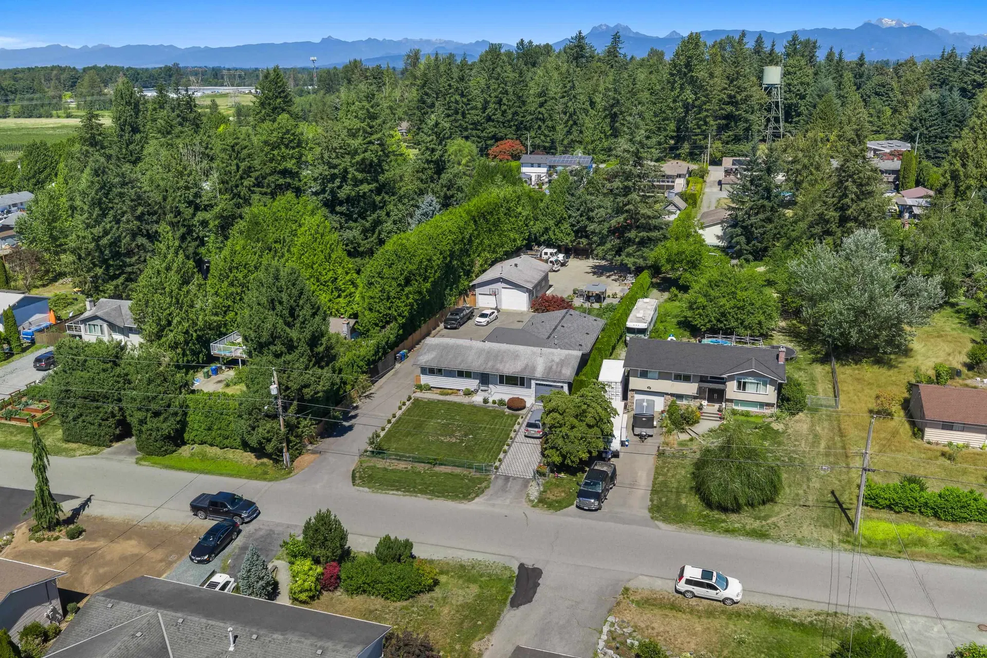 Photo 1 of 40 at 29289 Sunvalley Crescent