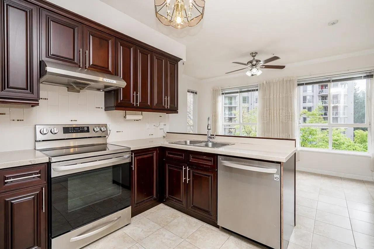 Photo 4 of 40 at #312 – 3098 Guildford Way