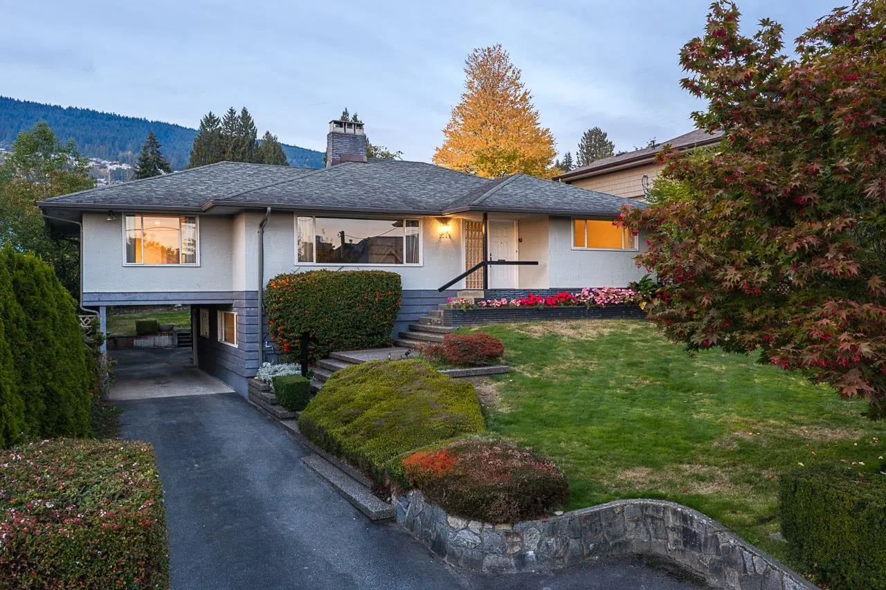 Photo 3 of 28 at 2265 Inglewood Avenue
