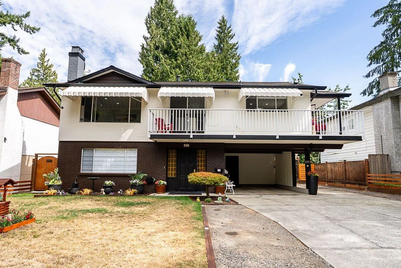 Photo 1 of 39 at 10232 142a Street