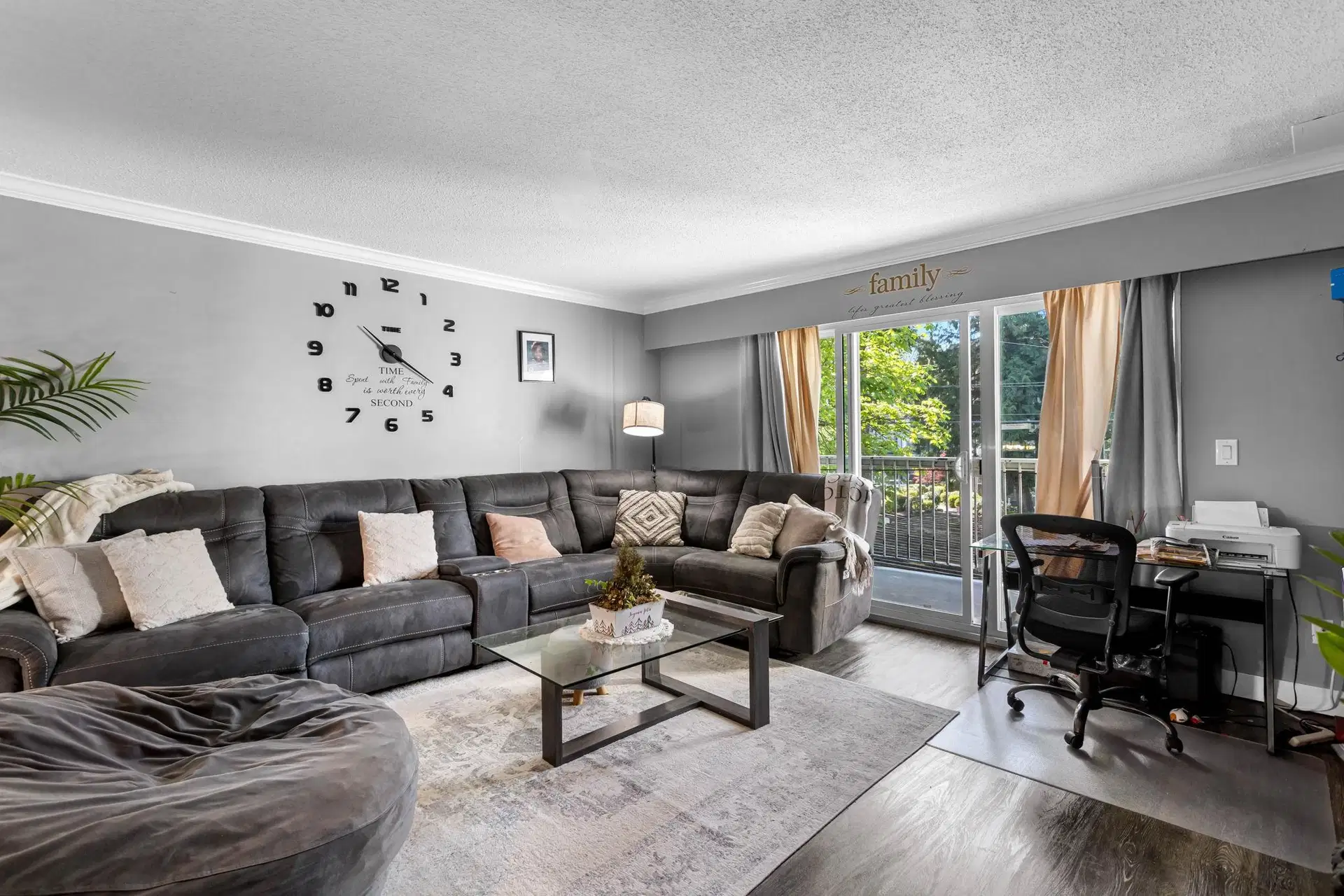 #29 – 33293 Bourquin Crescent