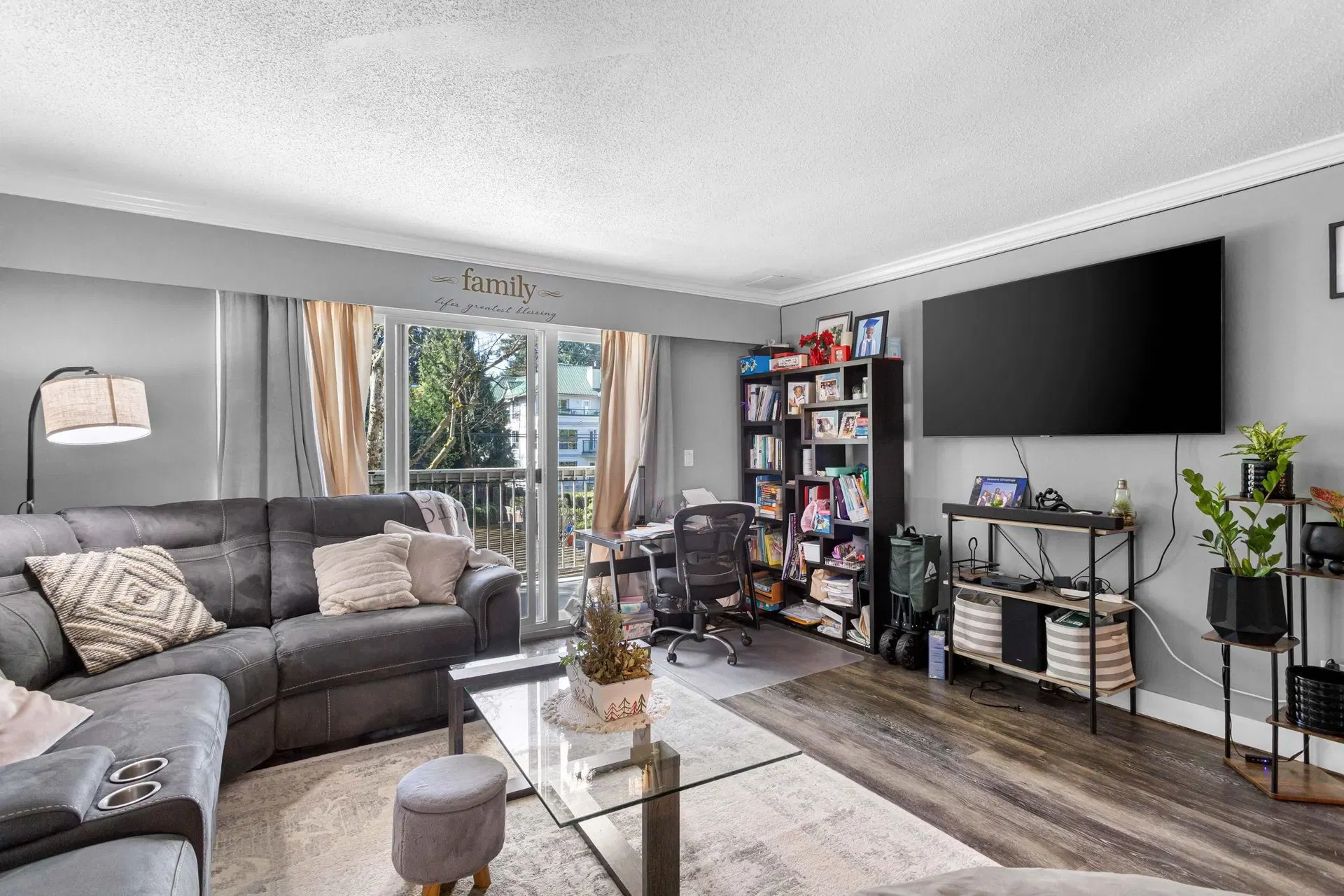 Photo 2 of 27 at #29 – 33293 E Bourquin Crescent