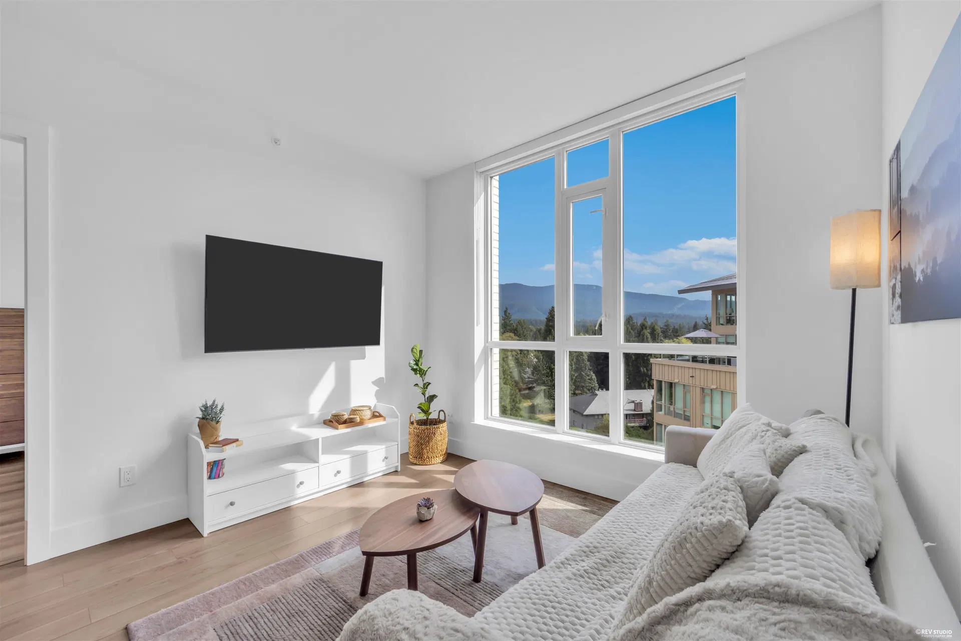 Photo 3 of 30 at #704 – 2375 Emery Court