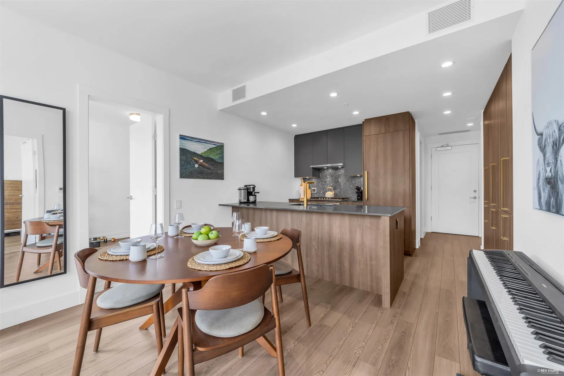 Photo 4 of 30 at #704 – 2375 Emery Court