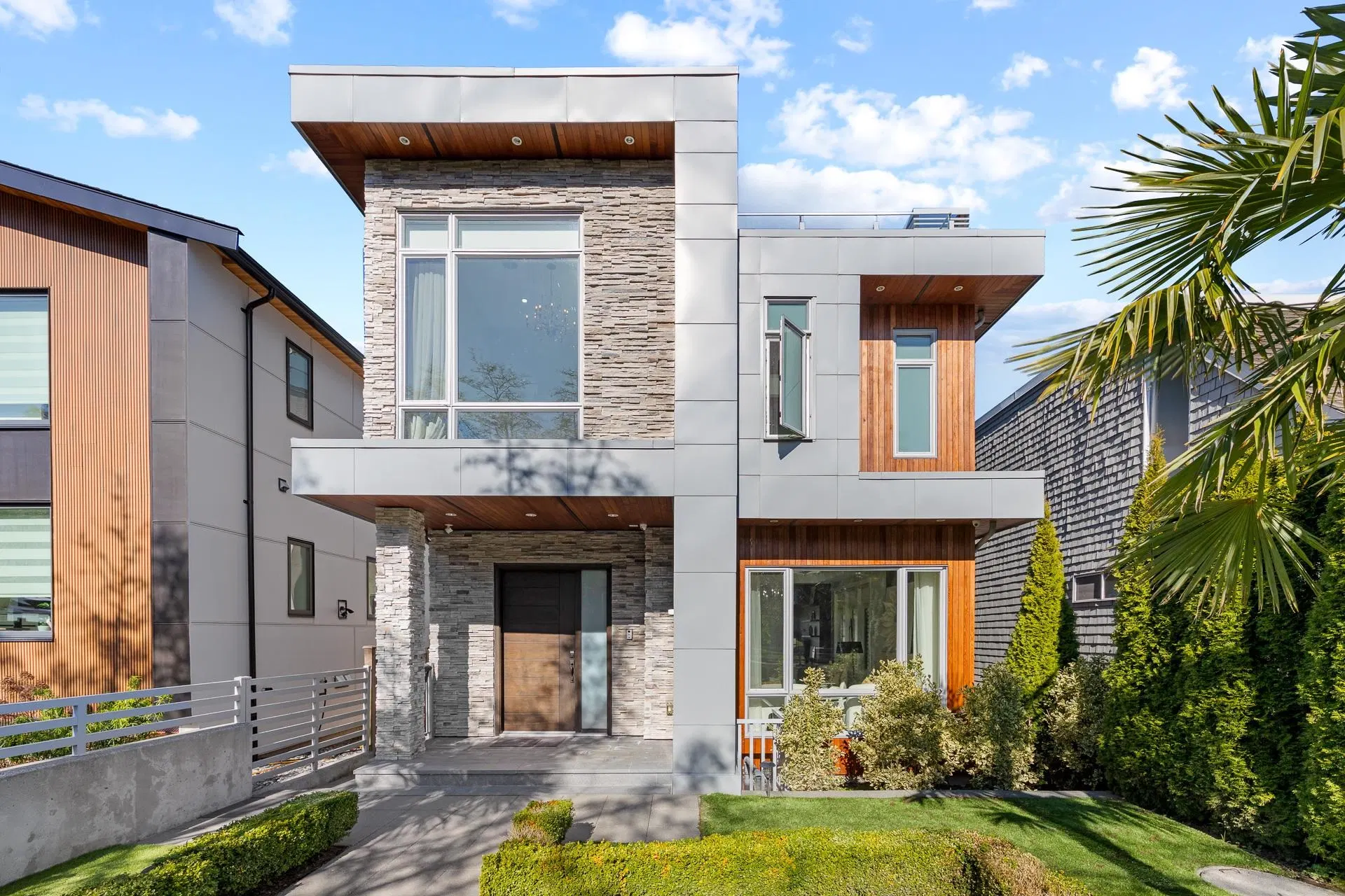 Photo 4 of 40 at 3253 W 21st Avenue