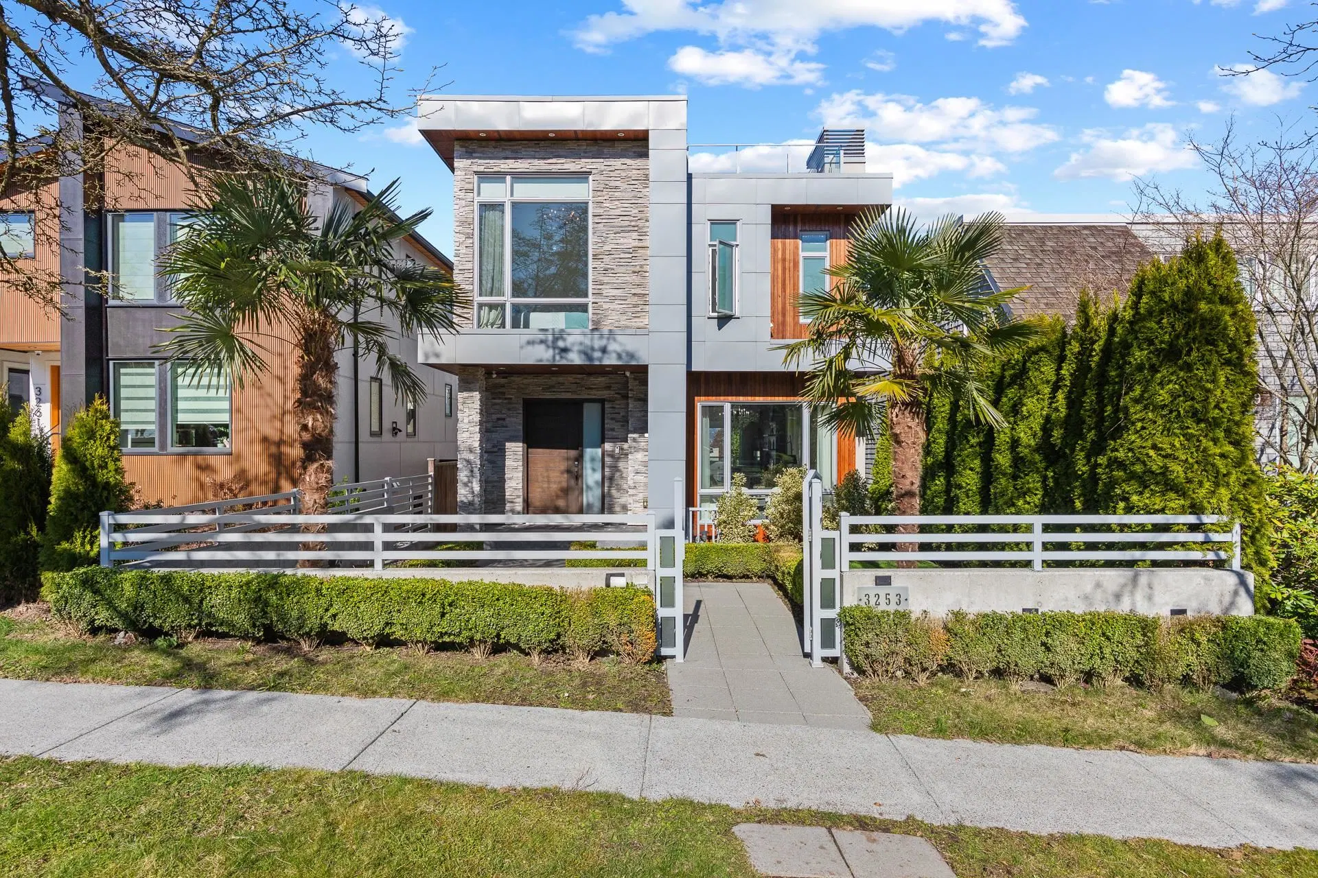 Photo 5 of 40 at 3253 W 21st Avenue
