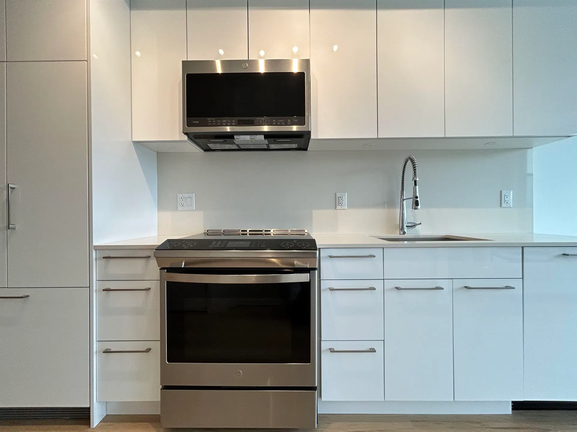 Photo 3 of 10 at #202 – 2446 Shaughnessy Street