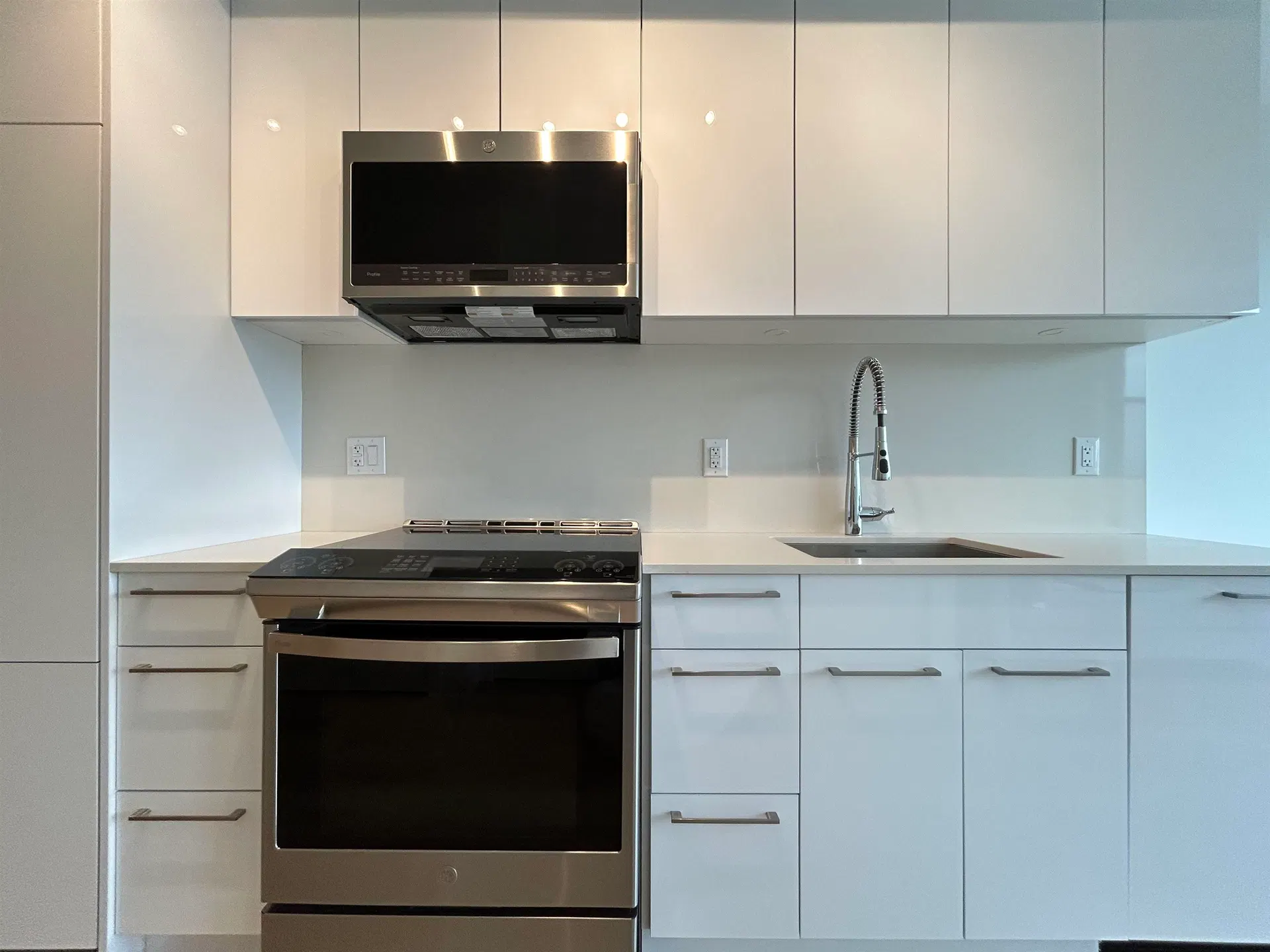 Photo 4 of 10 at #202 – 2446 Shaughnessy Street