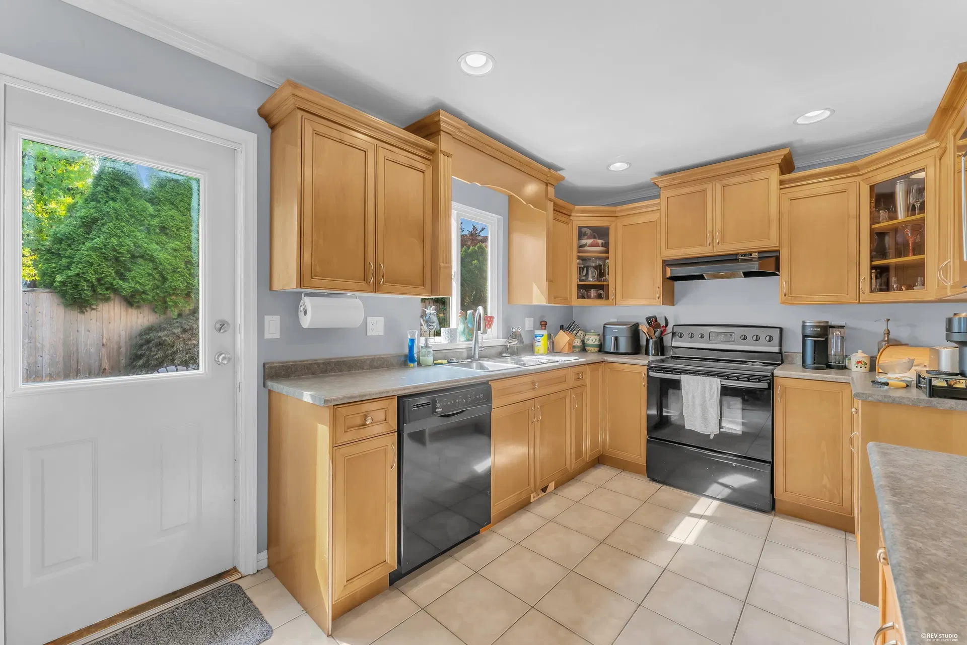 Photo 3 of 40 at 8333 167a Street