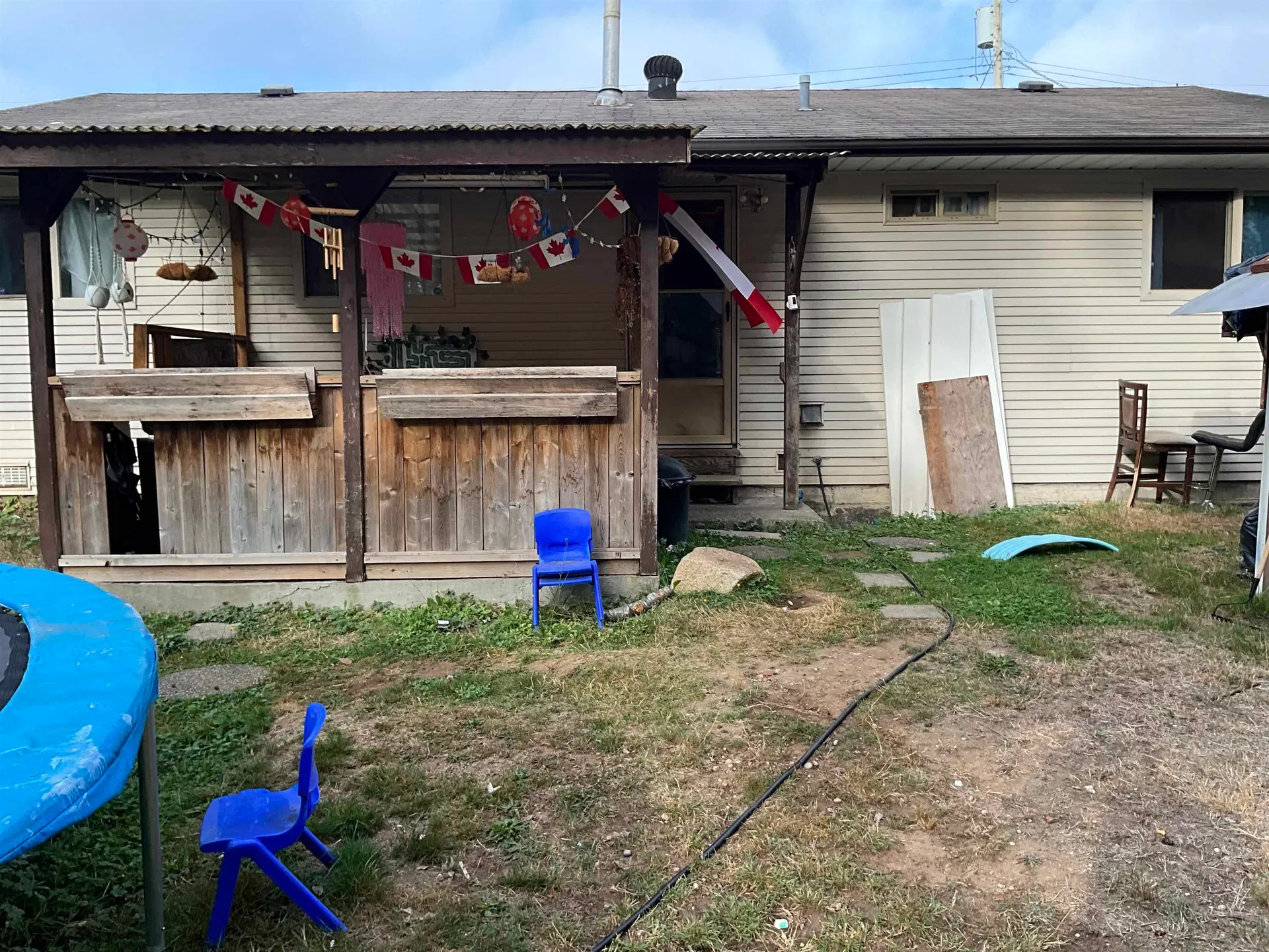 Photo 3 of 11 at 7654 126a Street
