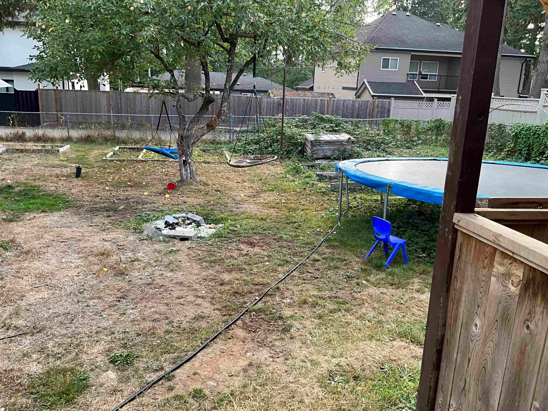 Photo 4 of 11 at 7654 126a Street