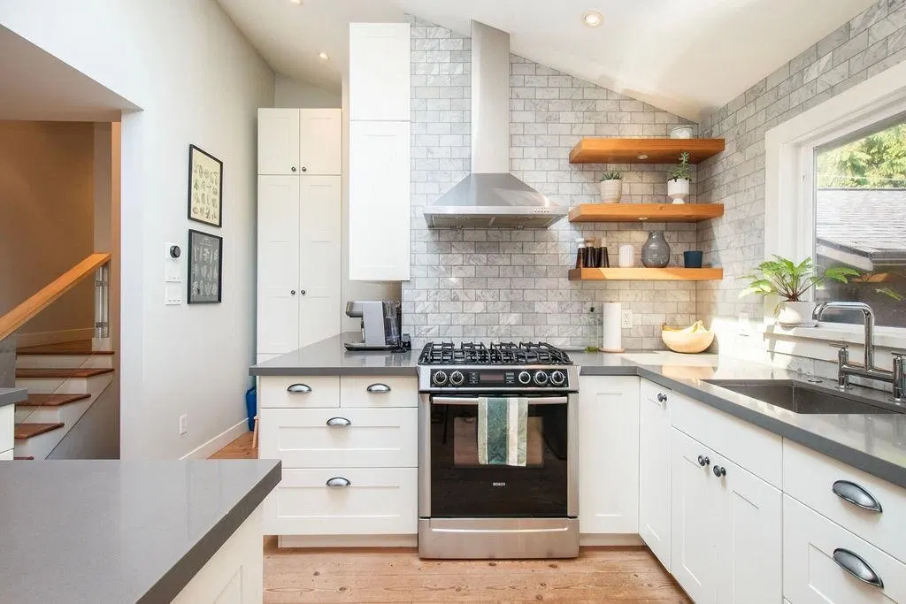 Photo 5 of 37 at 1218 W 22nd Street
