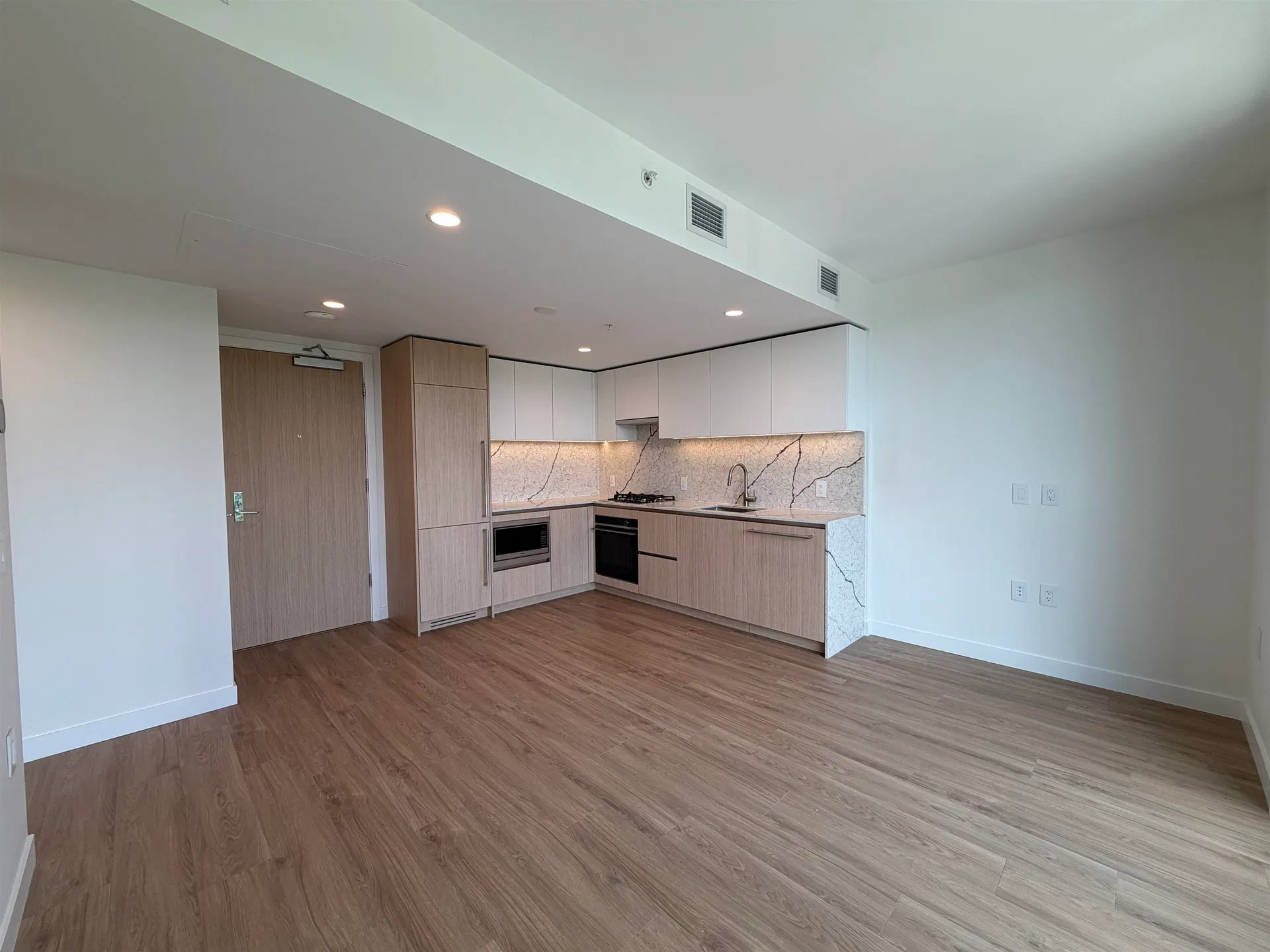 Photo 3 of 26 at #1103 – 2135 Springer Avenue
