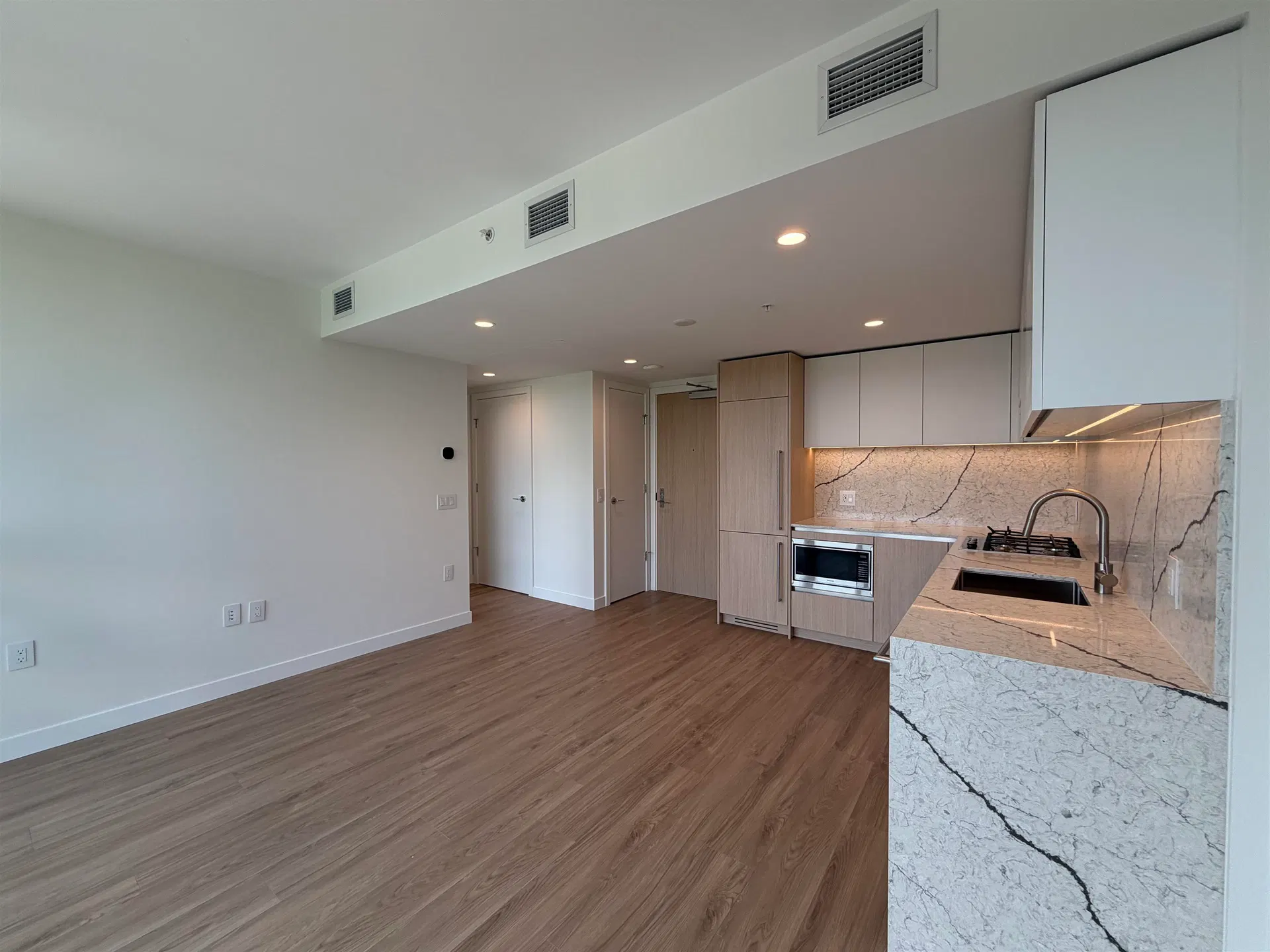 Photo 4 of 26 at #1103 – 2135 Springer Avenue