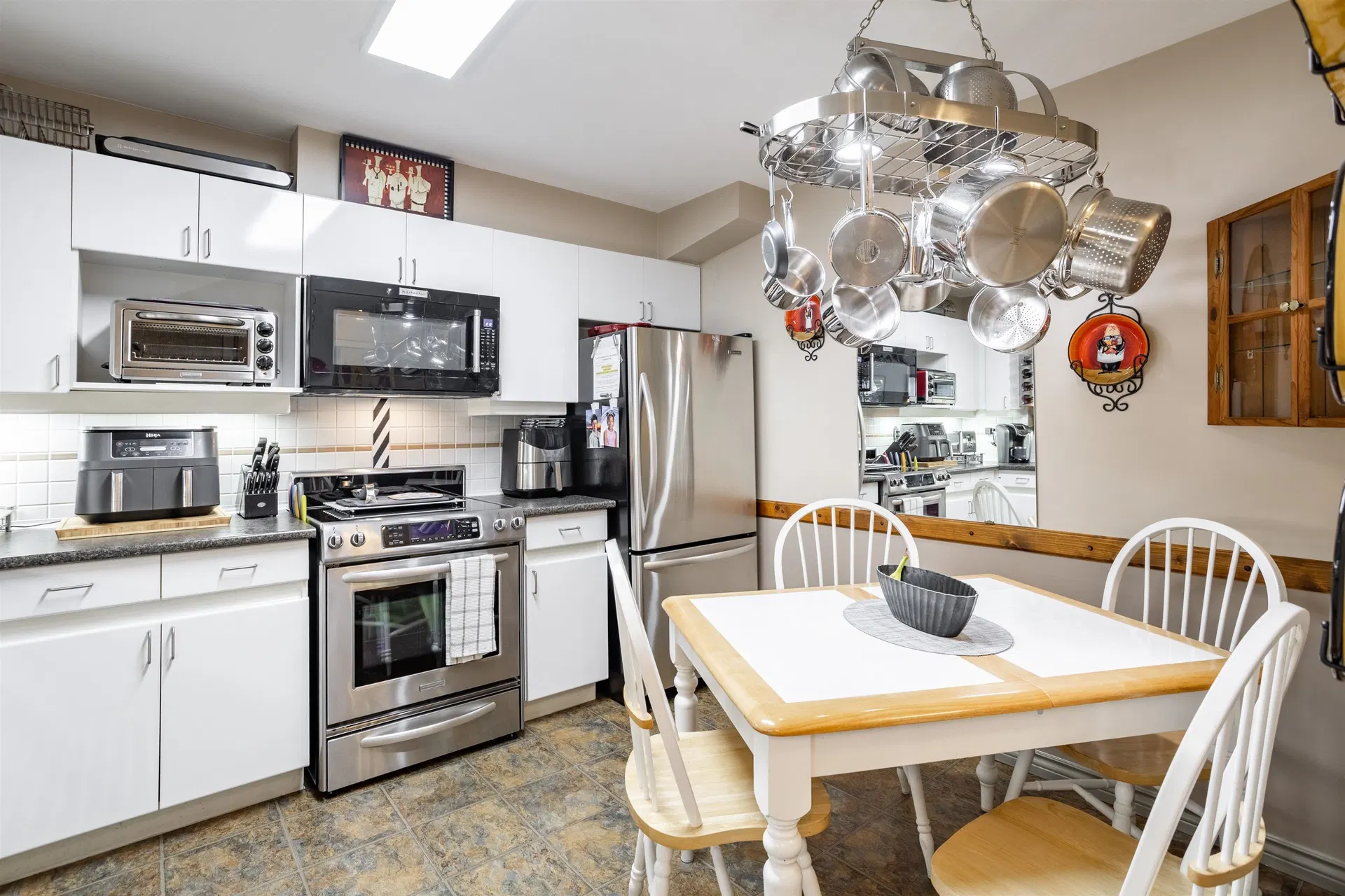 Photo 4 of 36 at #402 – 3075 Primrose Lane