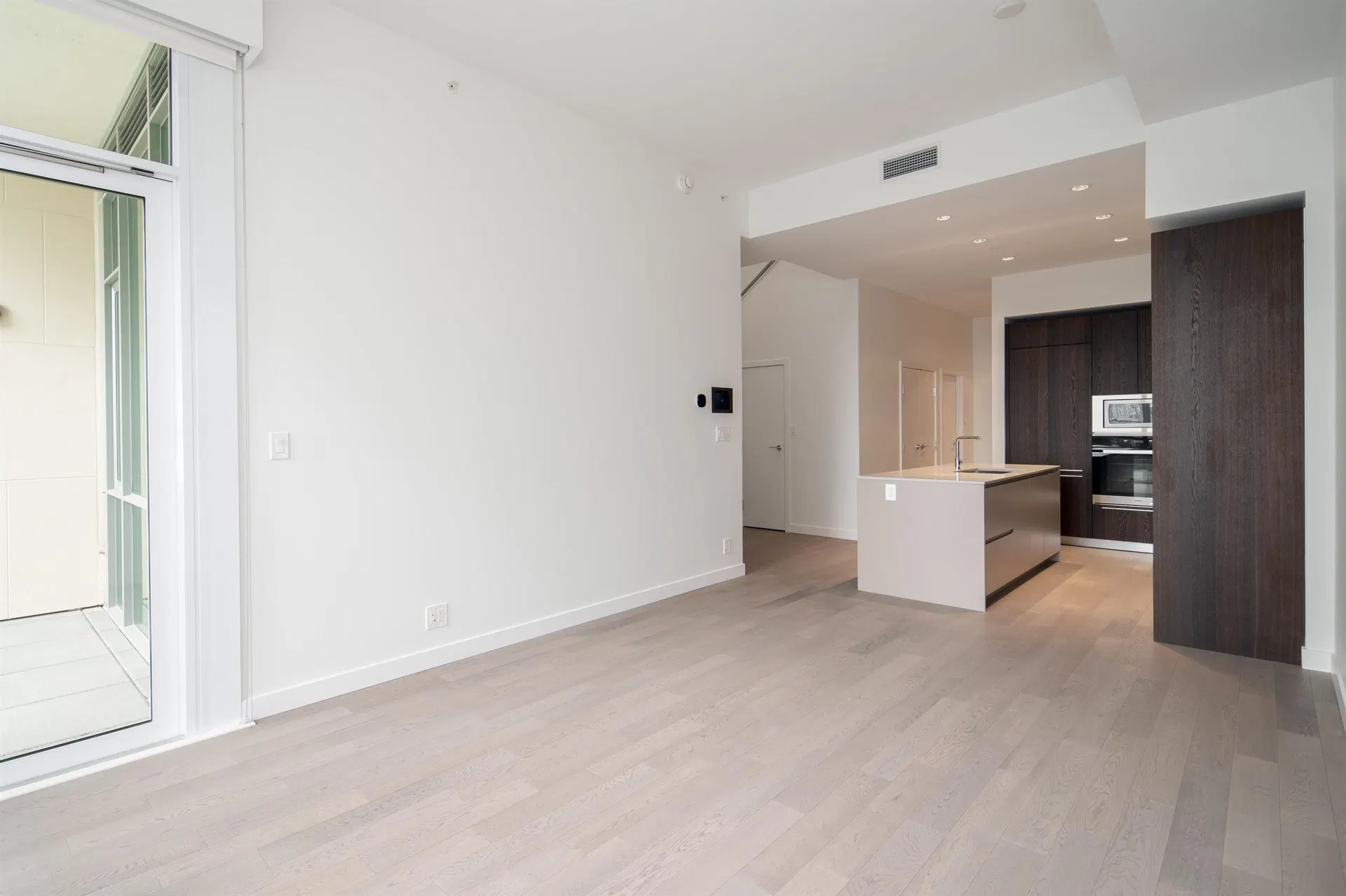 Photo 4 of 32 at #103 – 6688 Pearson Way