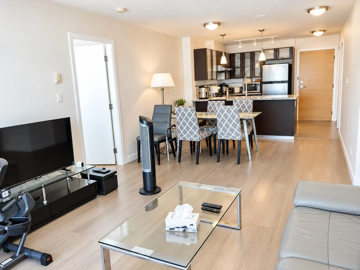 Photo 4 of 11 at #1608 – 7888 Saba Road