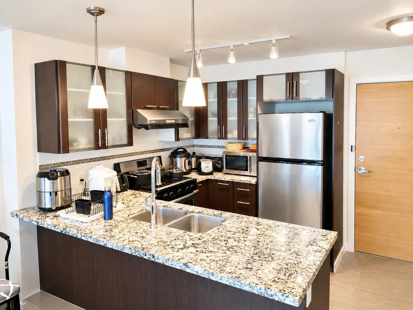 Photo 5 of 11 at #1608 – 7888 Saba Road