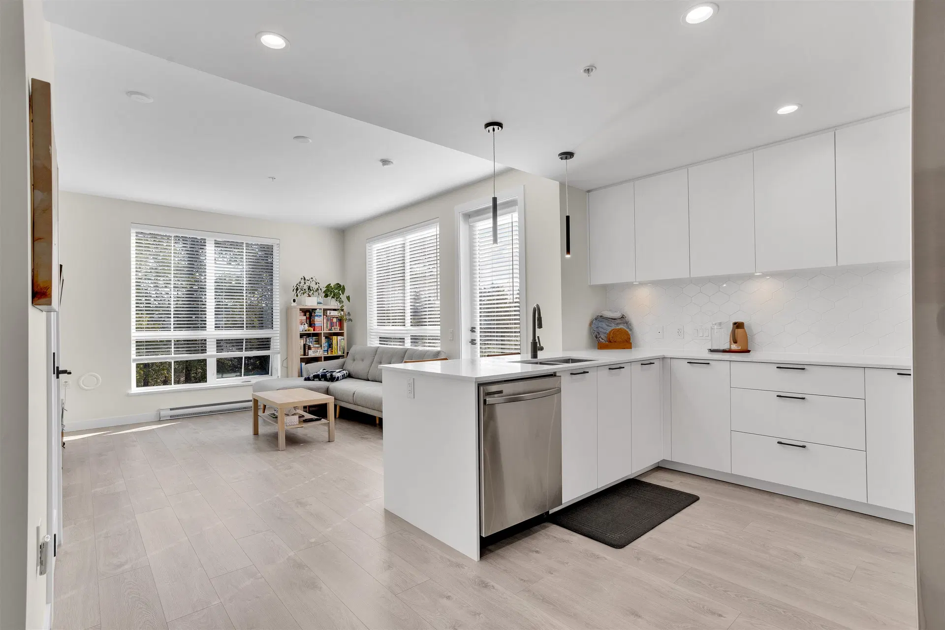 Photo 3 of 18 at #606 – 8379 201 Street