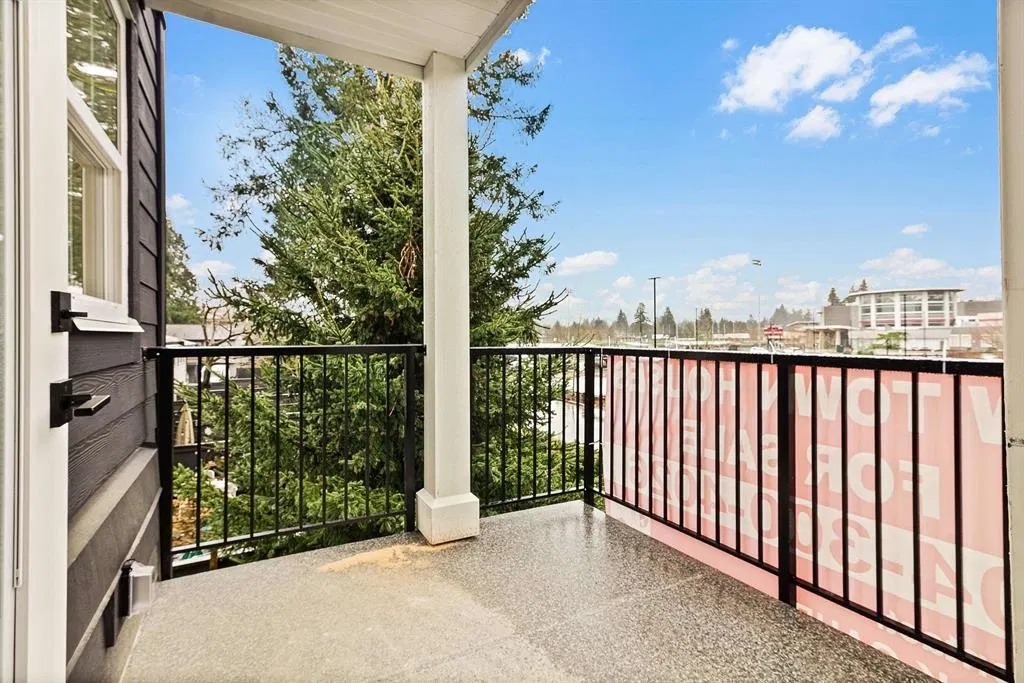 Photo 3 of 40 at #9 – 2360 Crescent Way