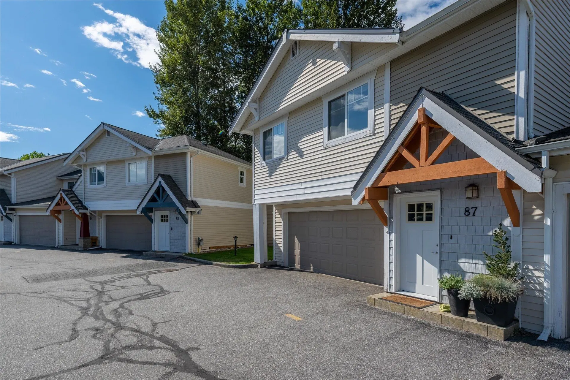 Photo 2 of 23 at #87 – 1821 Willow Crescent
