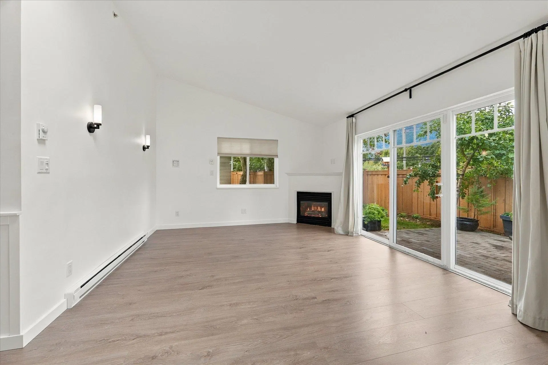 Photo 4 of 23 at #87 – 1821 Willow Crescent