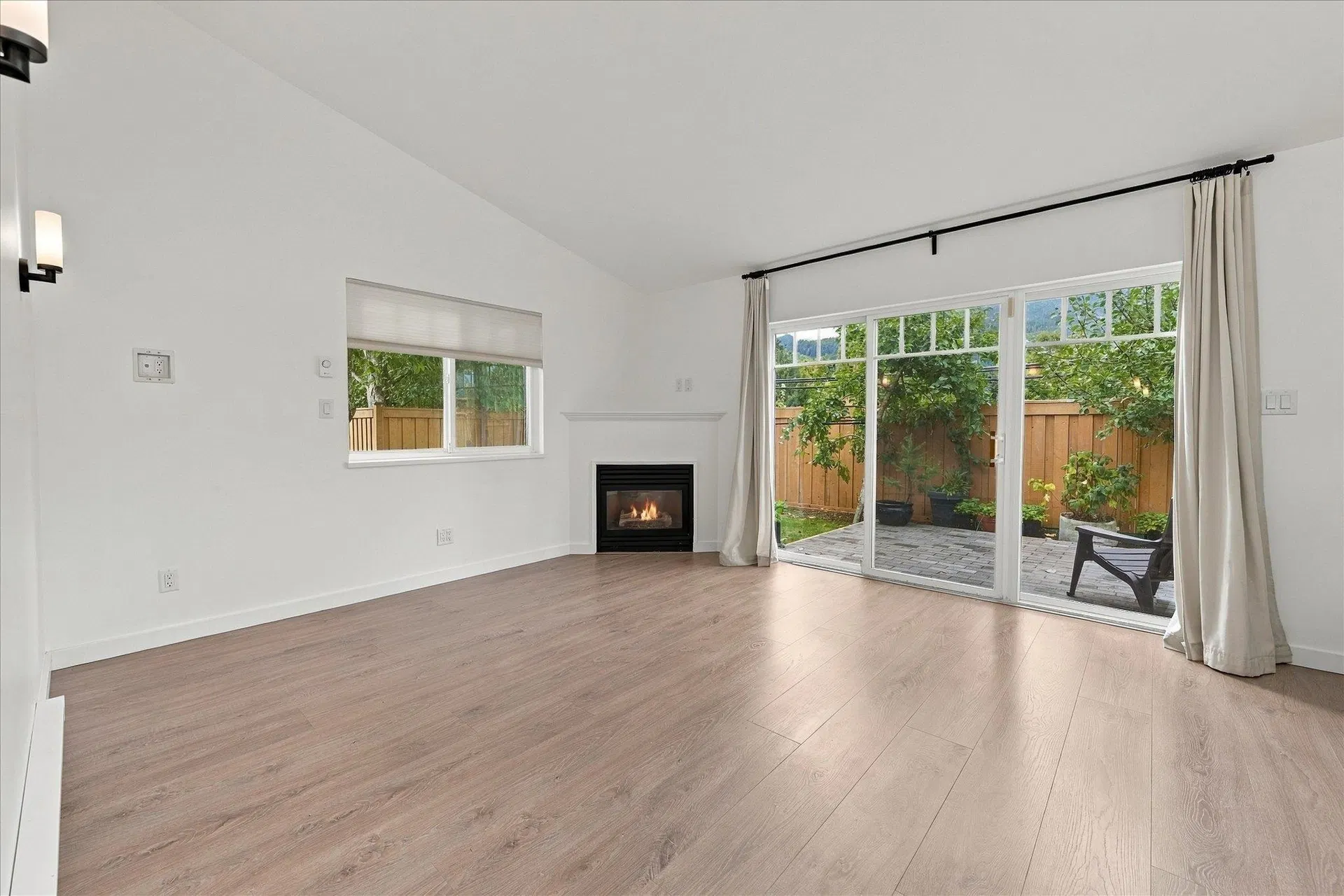 Photo 5 of 23 at #87 – 1821 Willow Crescent
