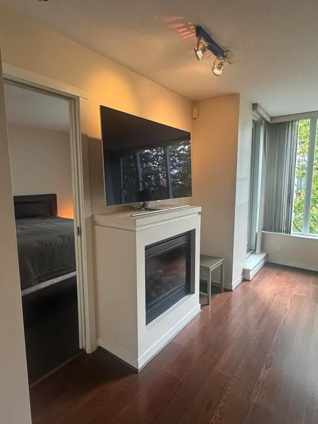 Photo 2 of 24 at #406 – 1010 Richards Street