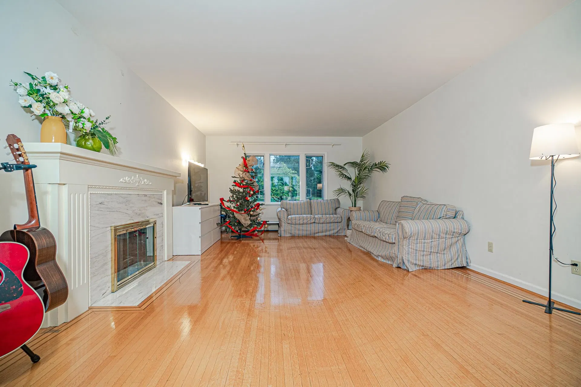 Photo 5 of 28 at 6812 Arbutus Street