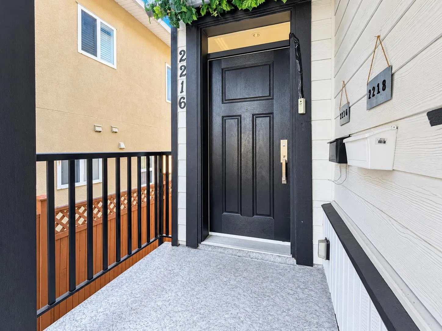 Photo 3 of 22 at 2216 Mannering Avenue