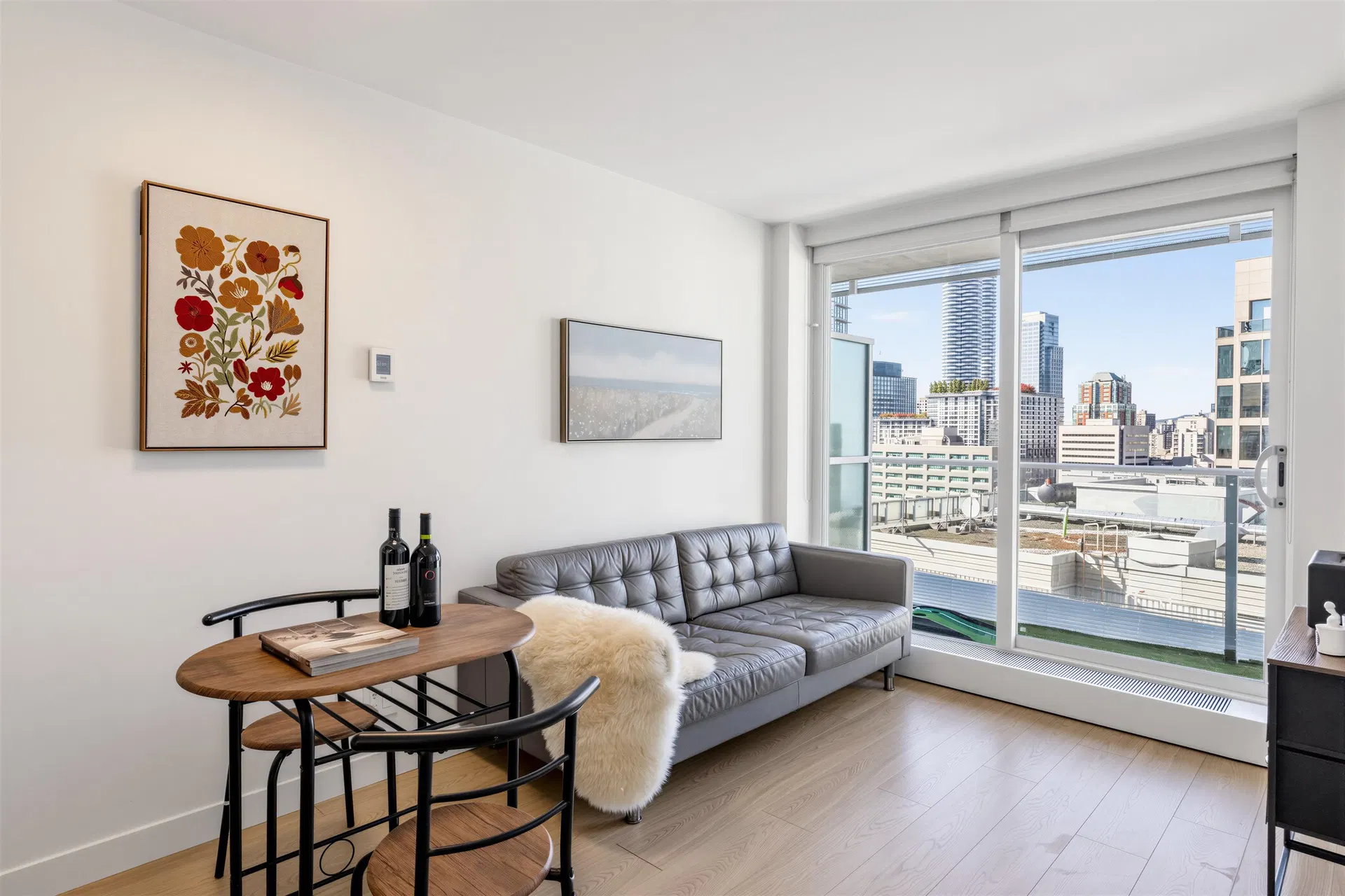 Photo 5 of 33 at #1902 – 777 Richards Street