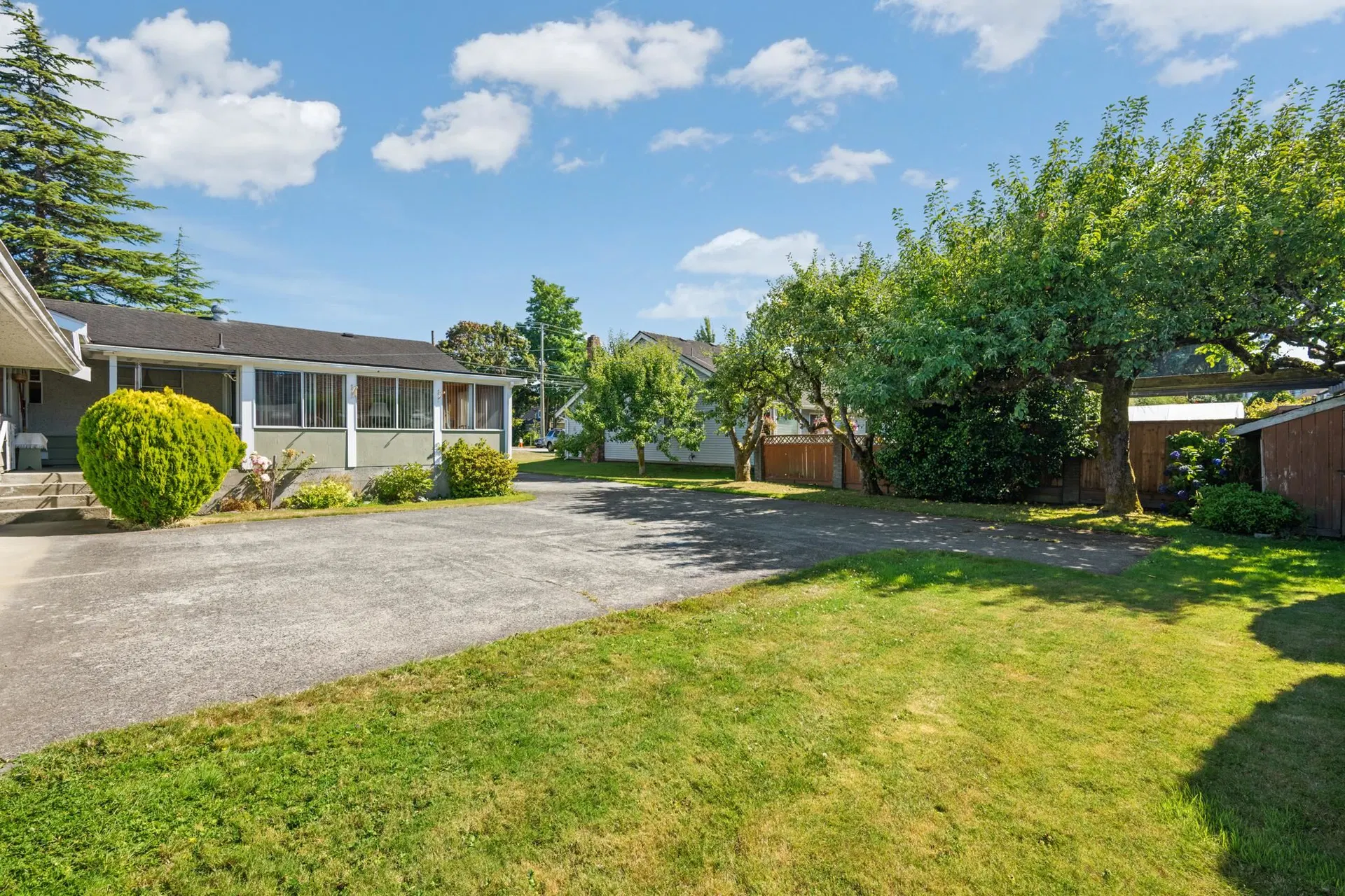 Photo 4 of 14 at 4987 Westminster Avenue