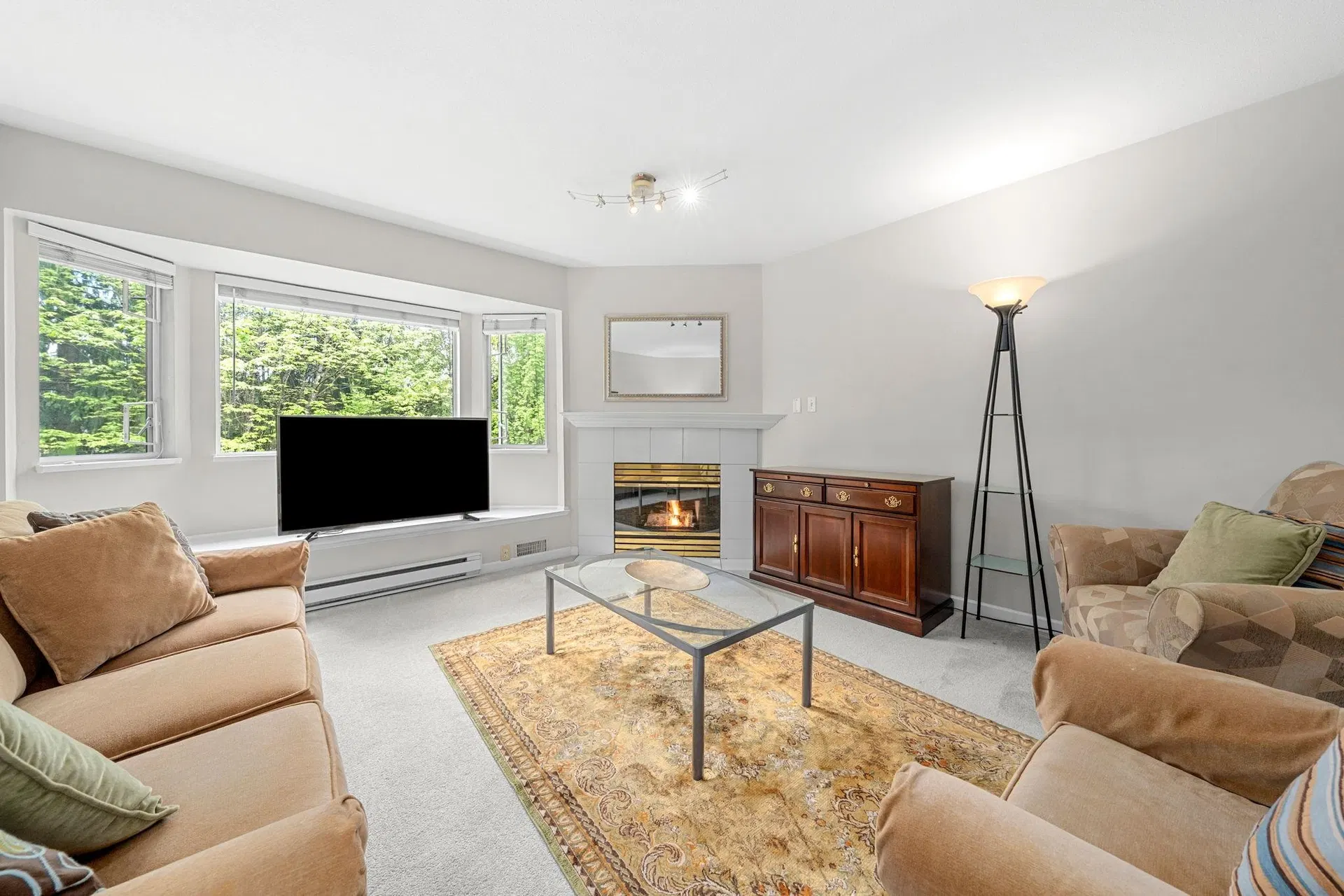 Photo 4 of 29 at #409 – 3738 Norfolk Street