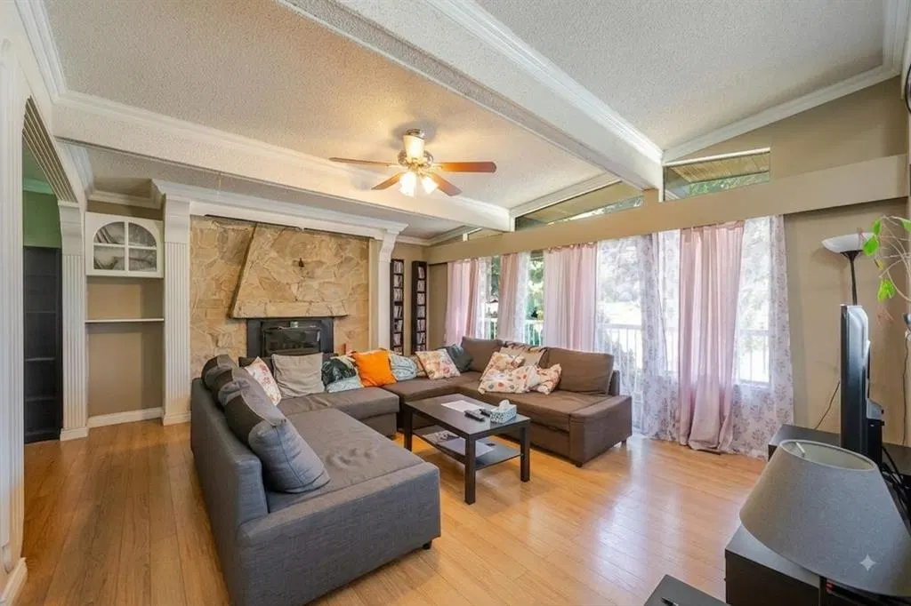Photo 4 of 40 at 13945 116 Avenue