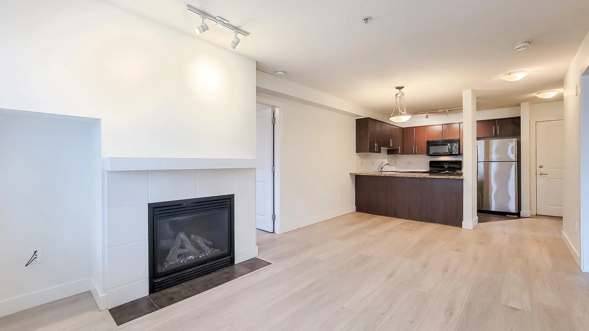 Photo 2 of 31 at #405 – 3260 St Johns Street