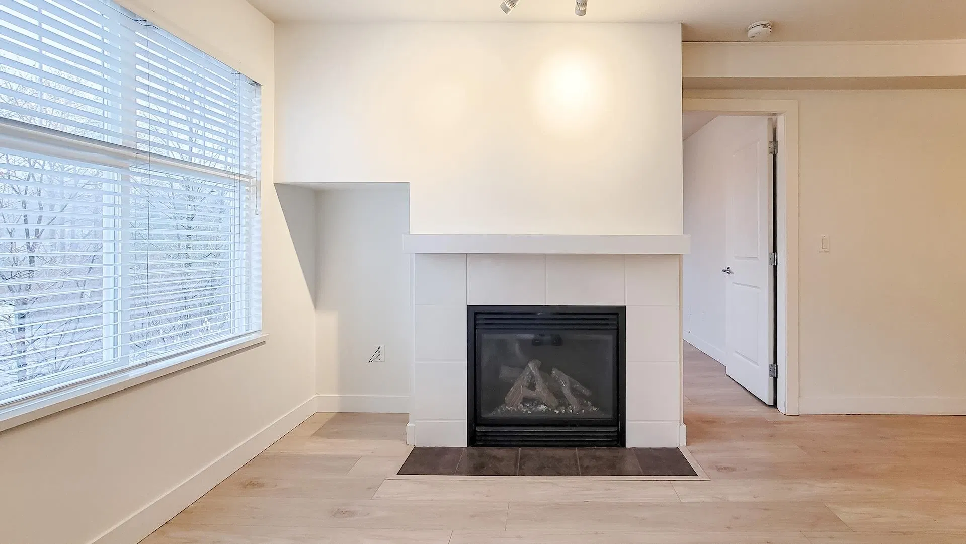 Photo 4 of 31 at #405 – 3260 St Johns Street