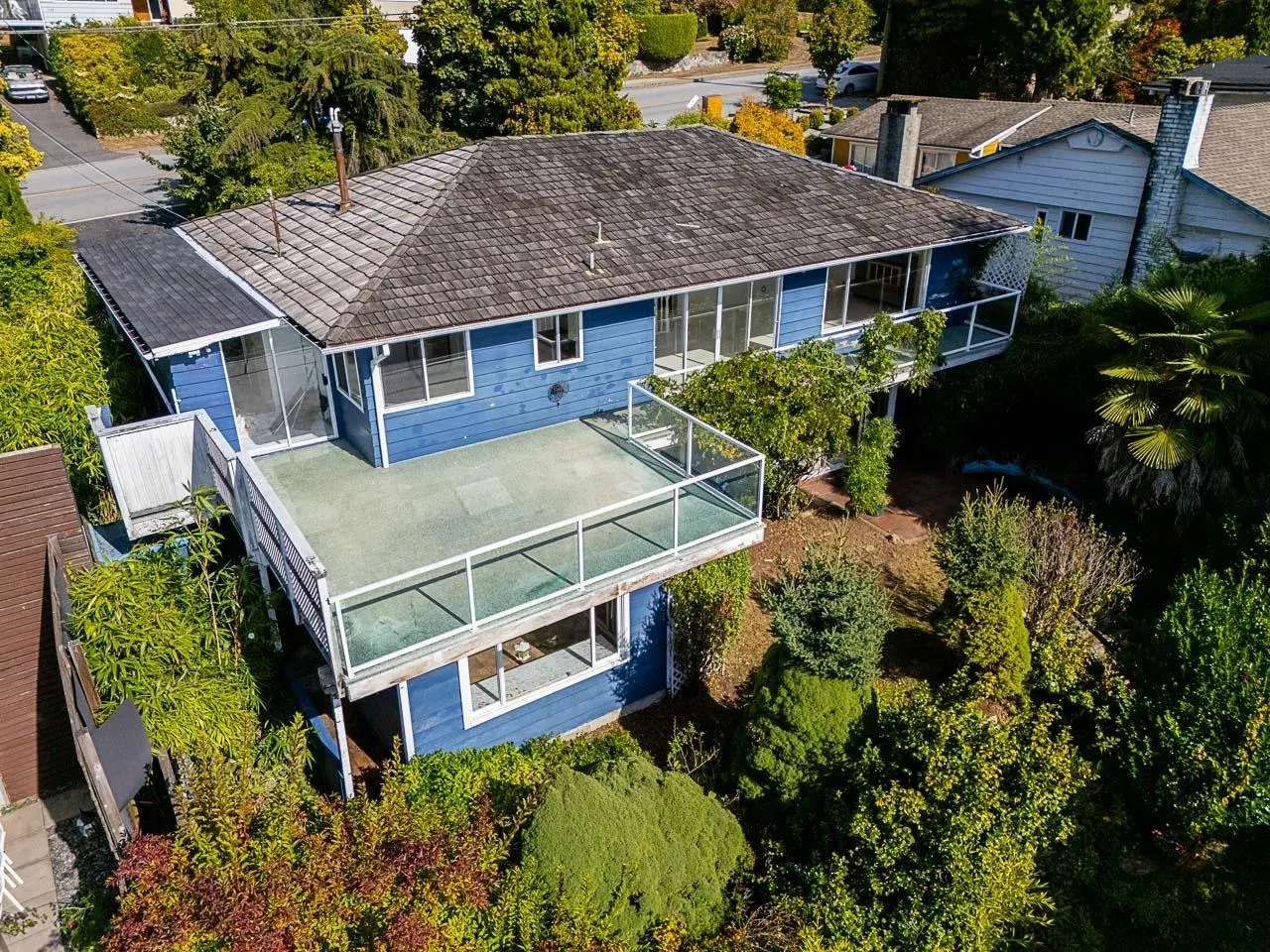 Photo 3 of 40 at 741 Montroyal Boulevard