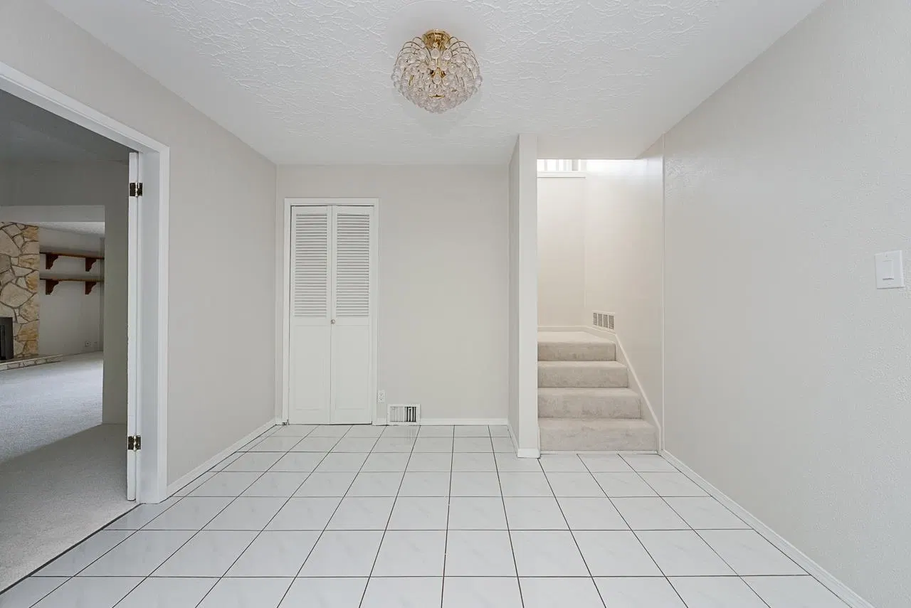 Photo 5 of 40 at 741 Montroyal Boulevard