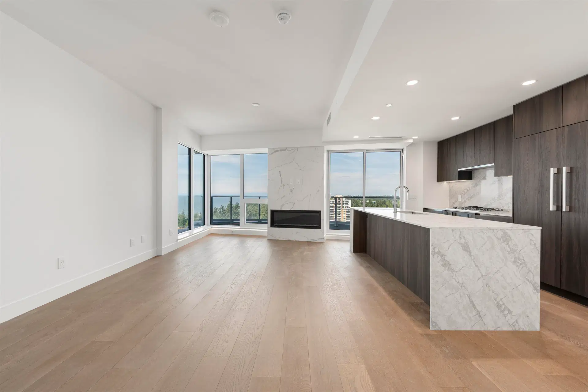 #1401 – 1475 Foster Street