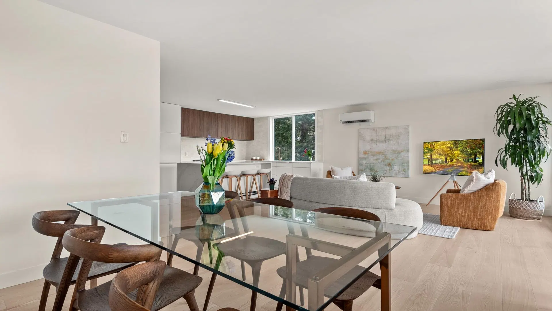 Photo 5 of 40 at #401 – 475 13th Street