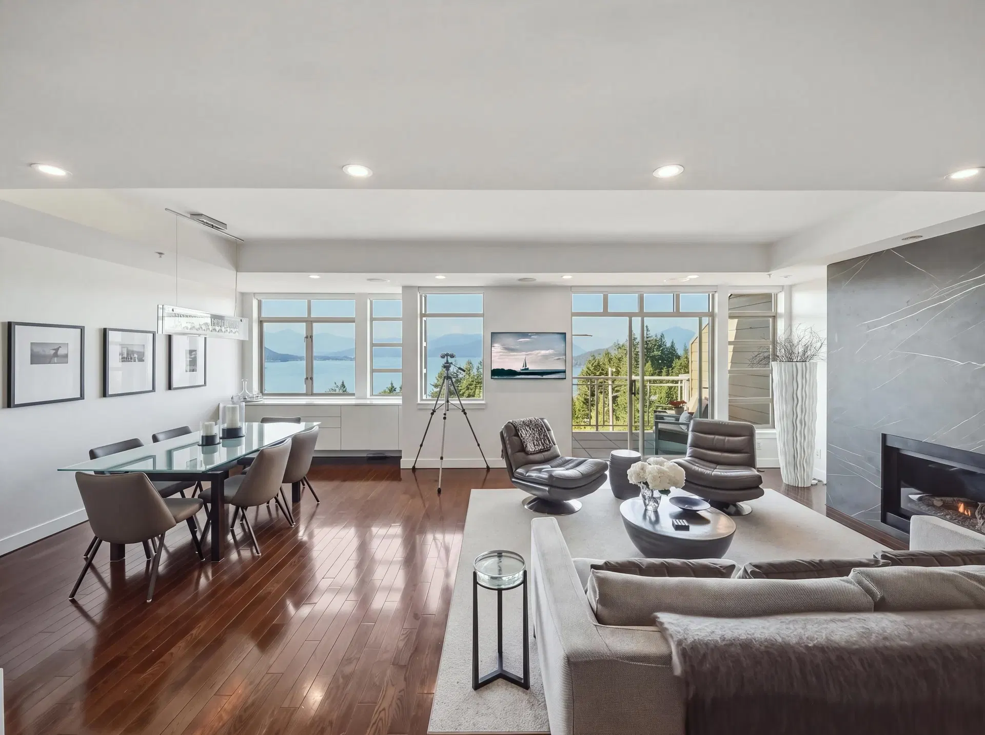 Photo 4 of 40 at 8547 Seascape Court