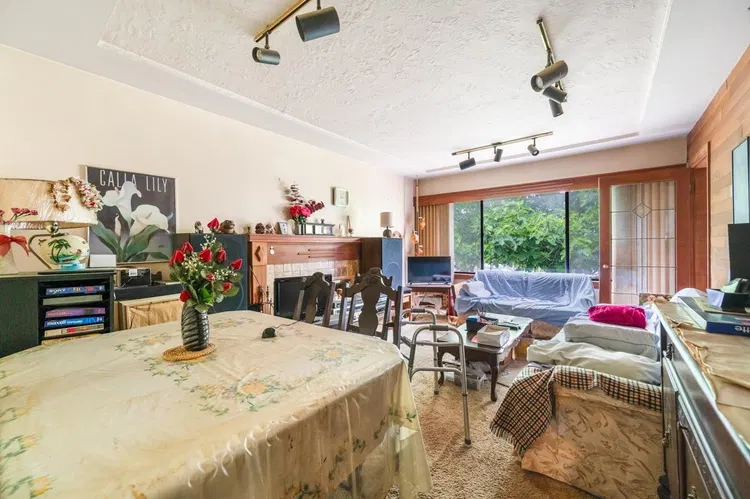 Photo 3 of 18 at 2566 Venables Street