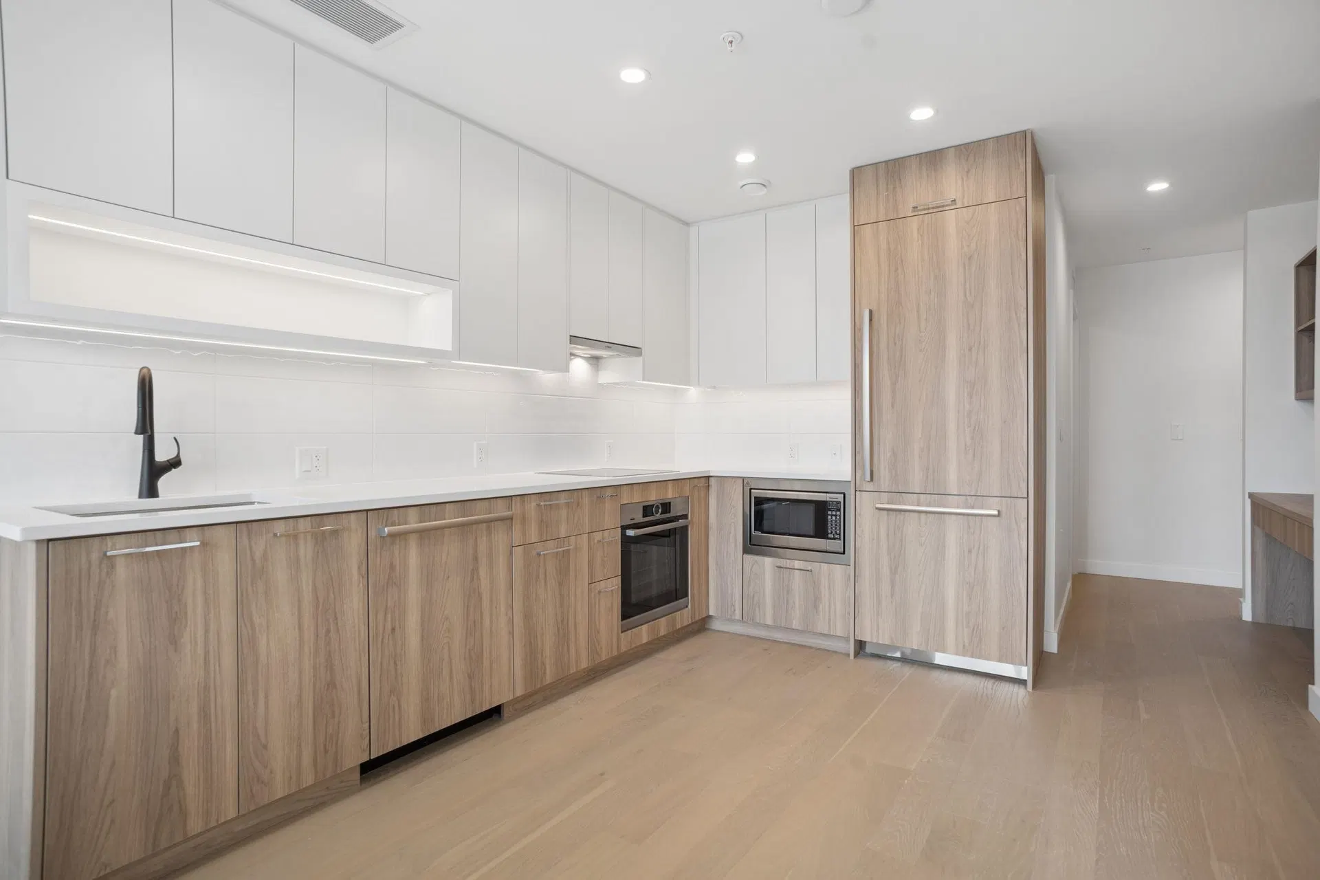 Photo 2 of 25 at #202 – 8398 Oak Street