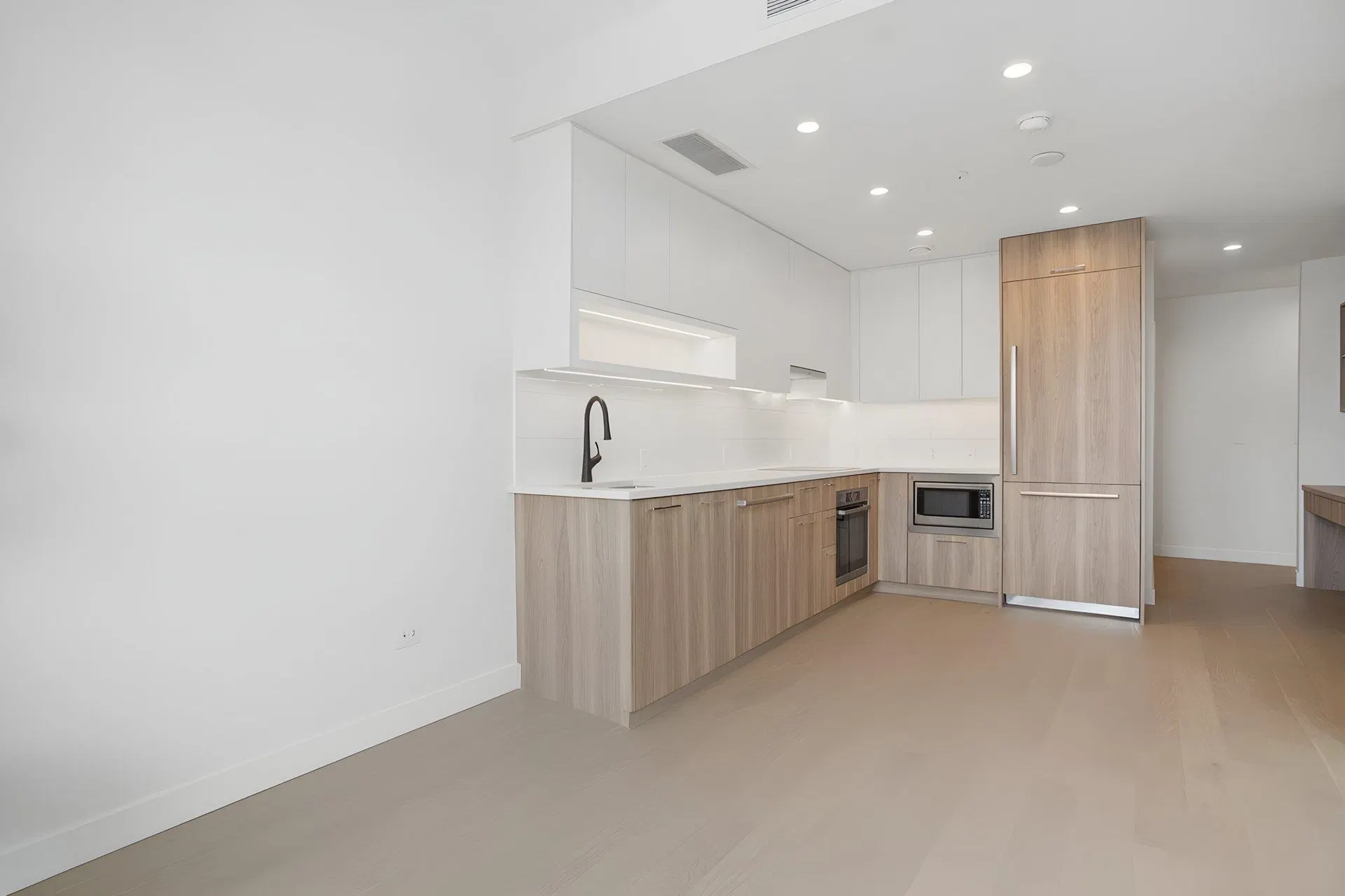 Photo 3 of 25 at #202 – 8398 Oak Street