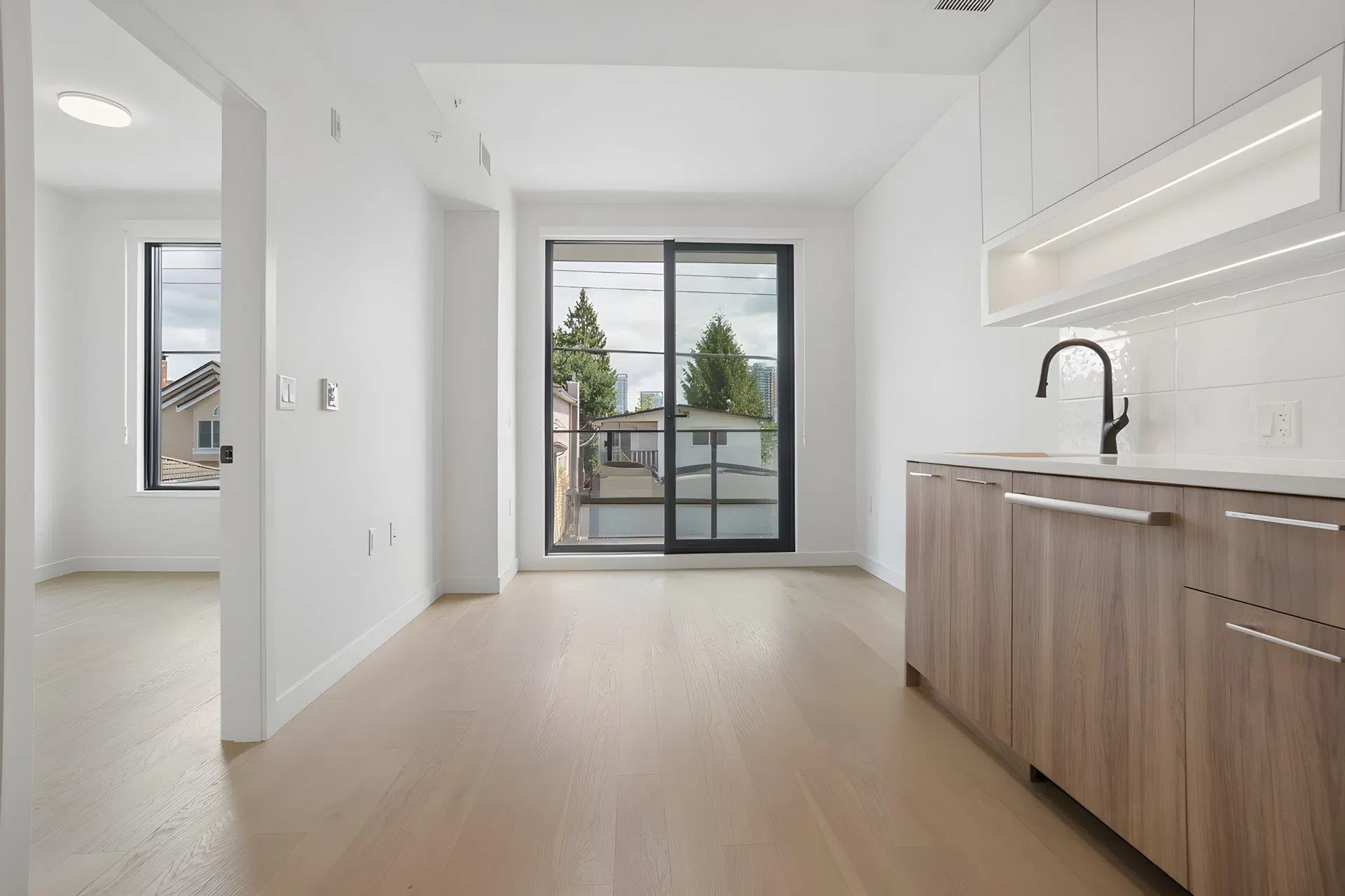 Photo 5 of 25 at #202 – 8398 Oak Street